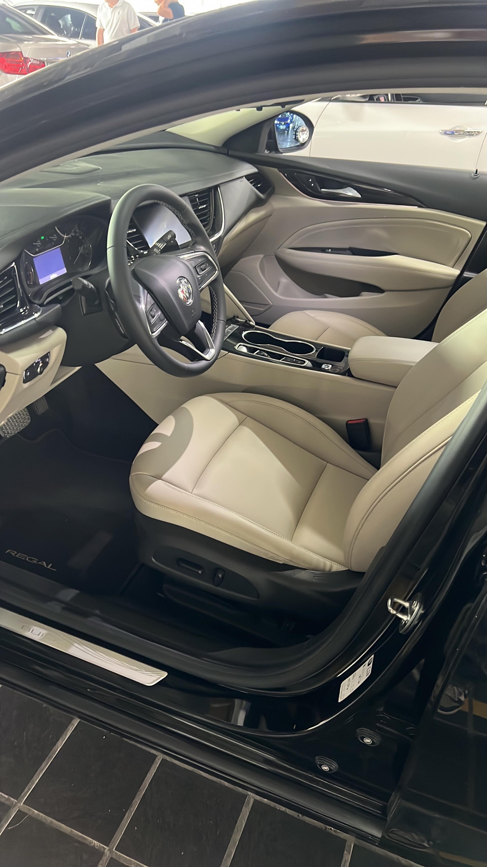 Regal 2020 552T Elite 5