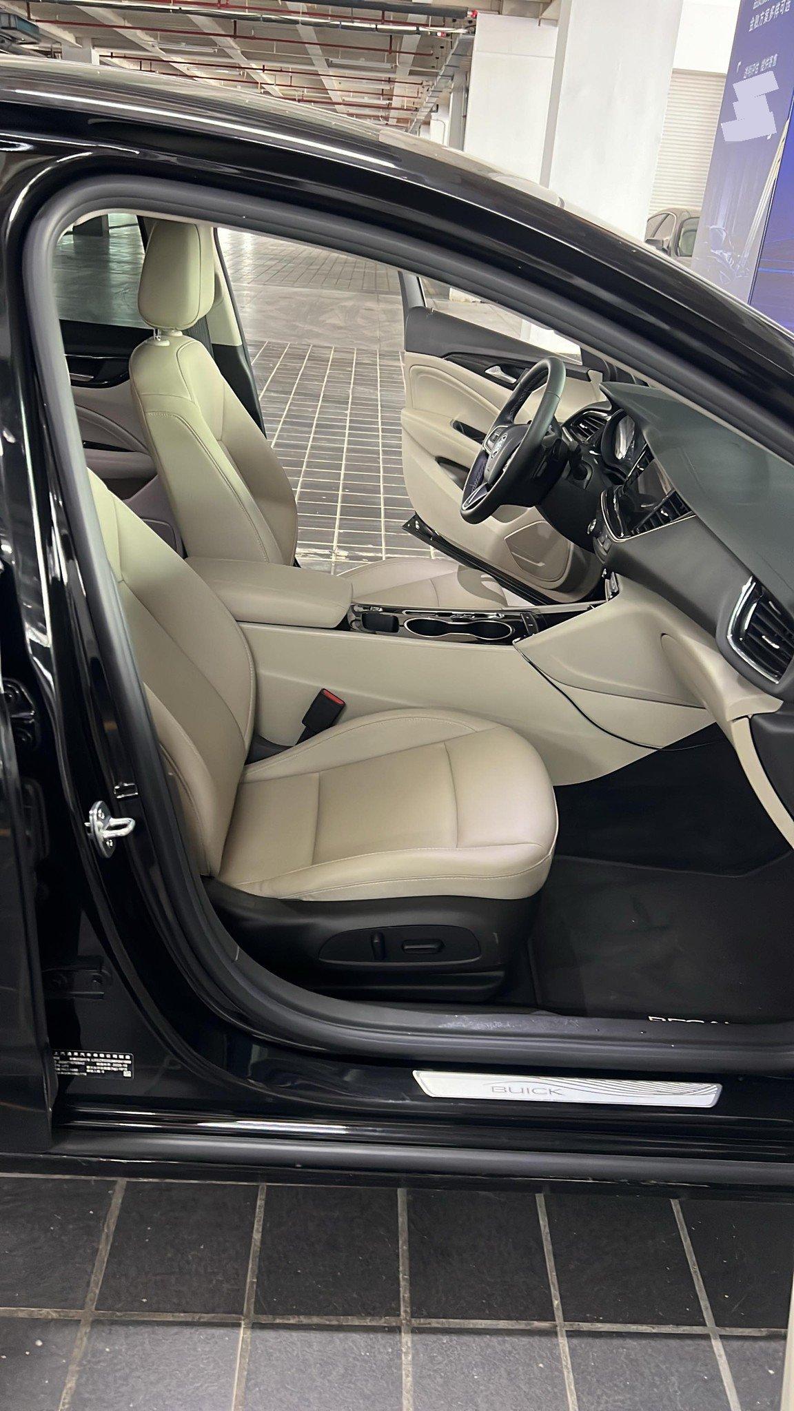 Regal 2020 552T Elite 8