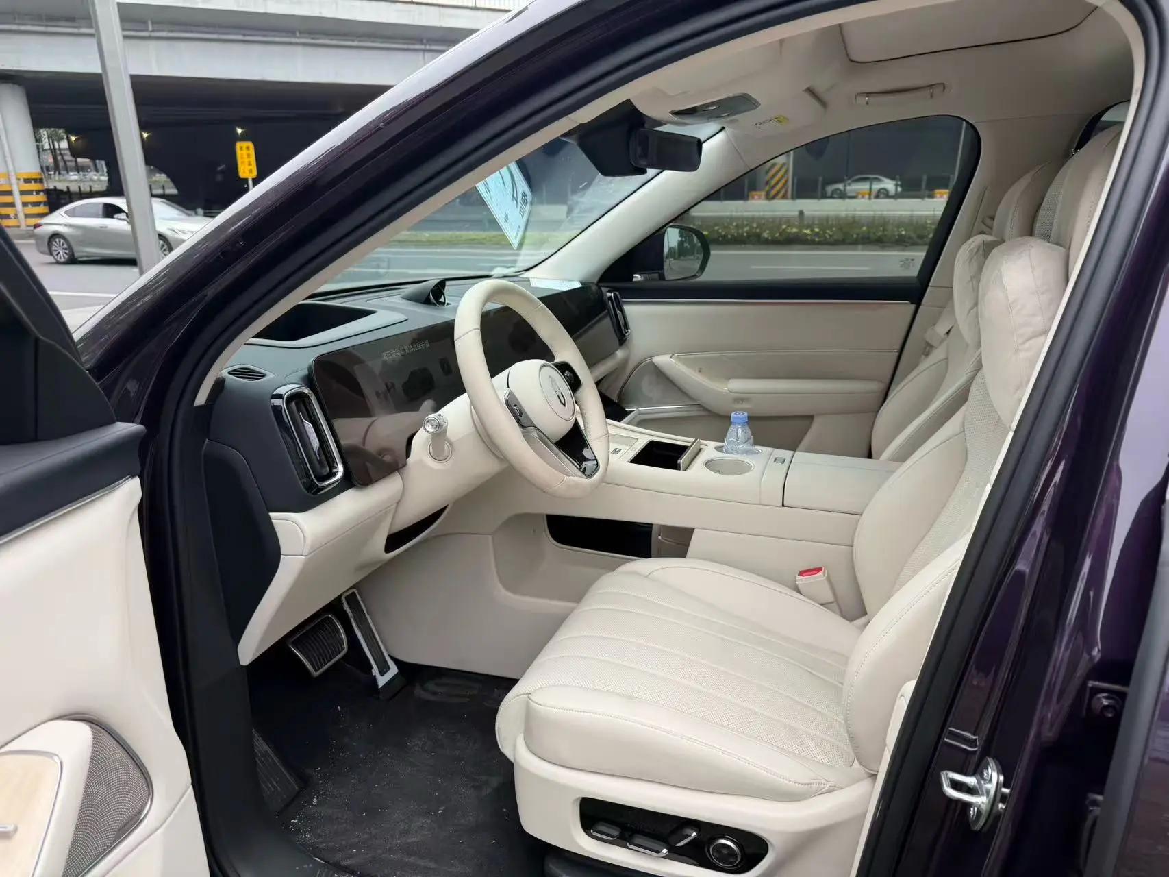 AITO M8 2025 Pure Electric Max Six-seat Long Endurance Edition 2