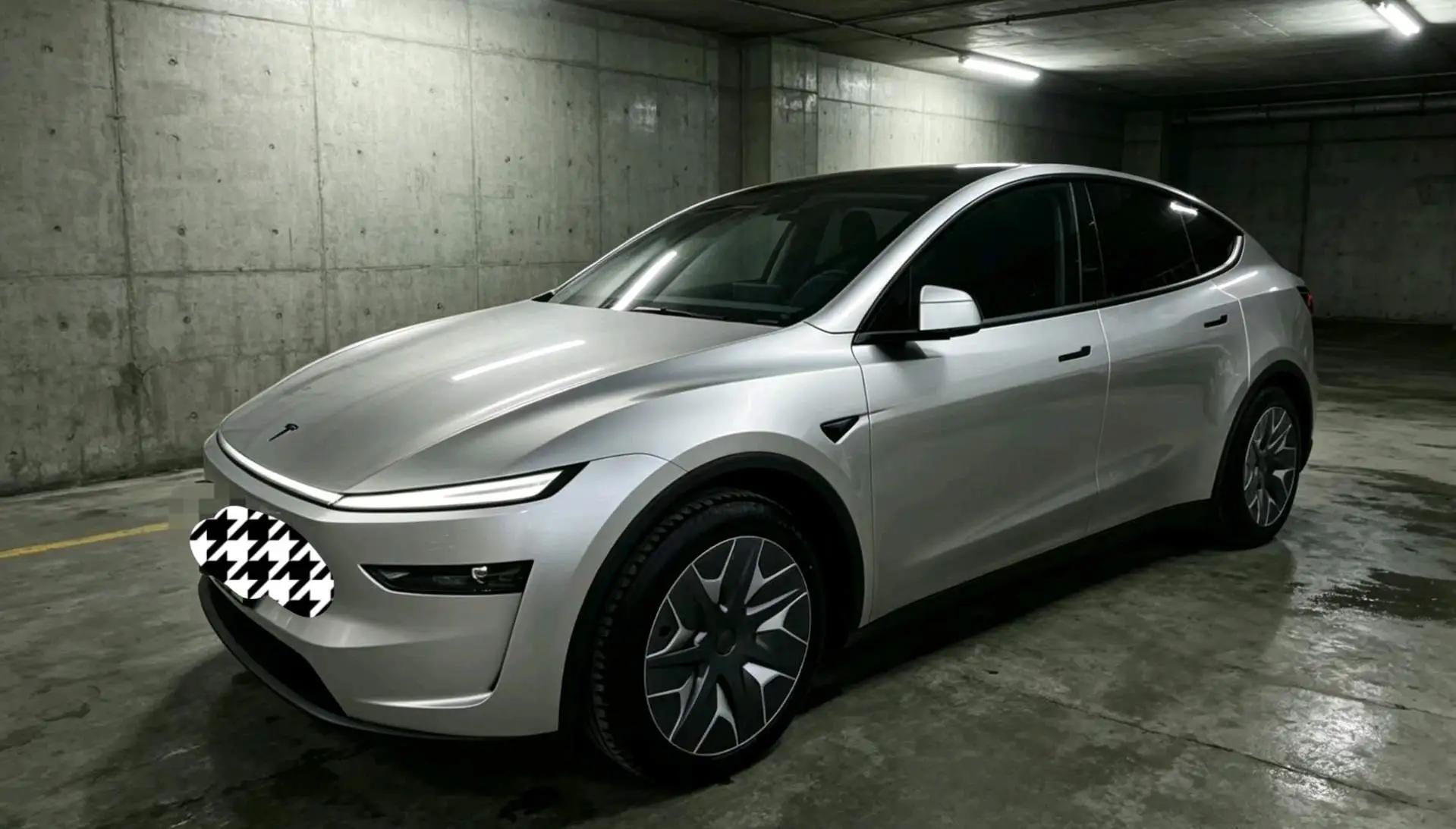 Tesla 2025 Model Y Long Range All-Wheel Drive Automatic
