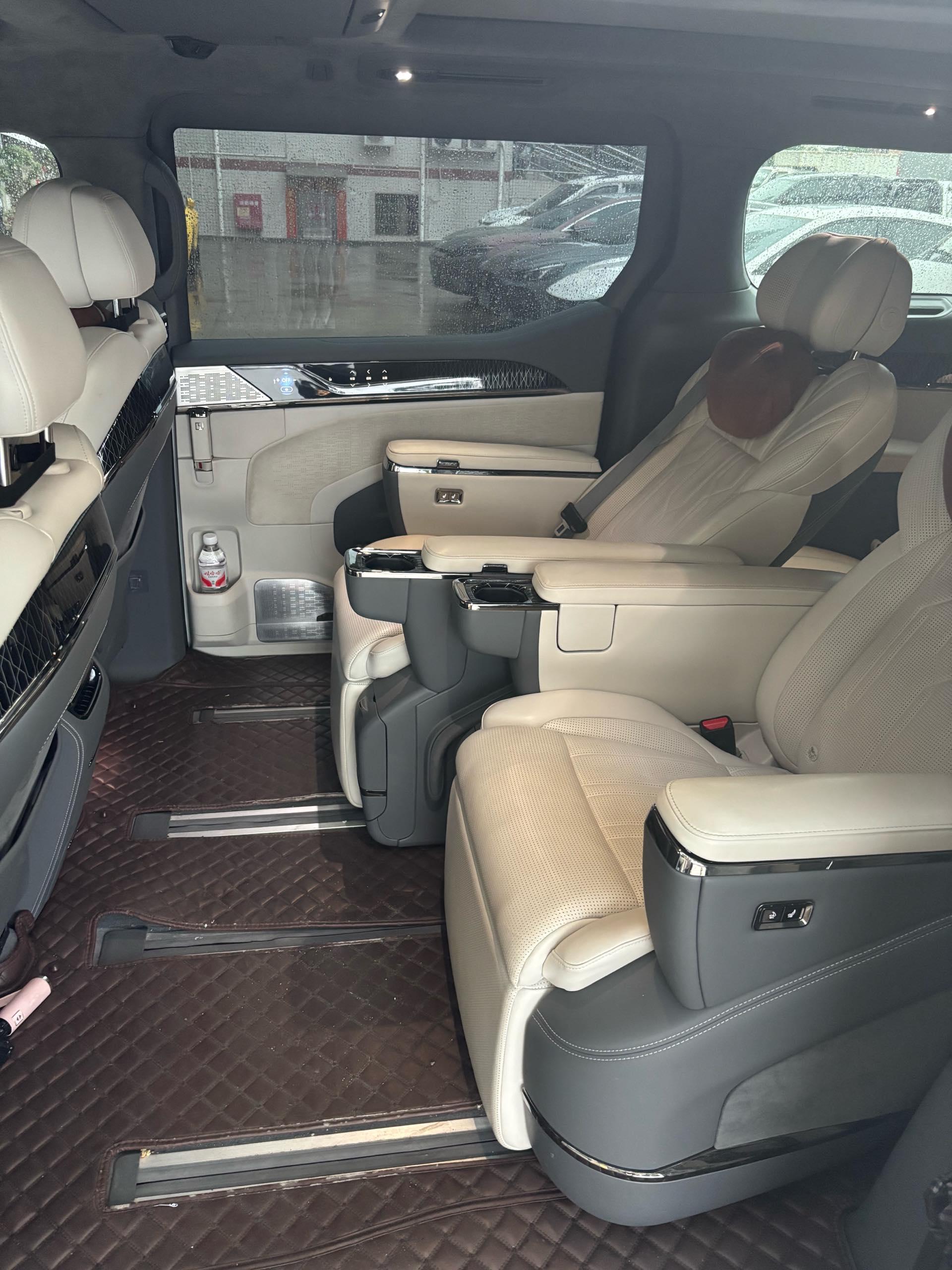ZEEKR 009 2022 Dual Motor Basic 6-seat 6