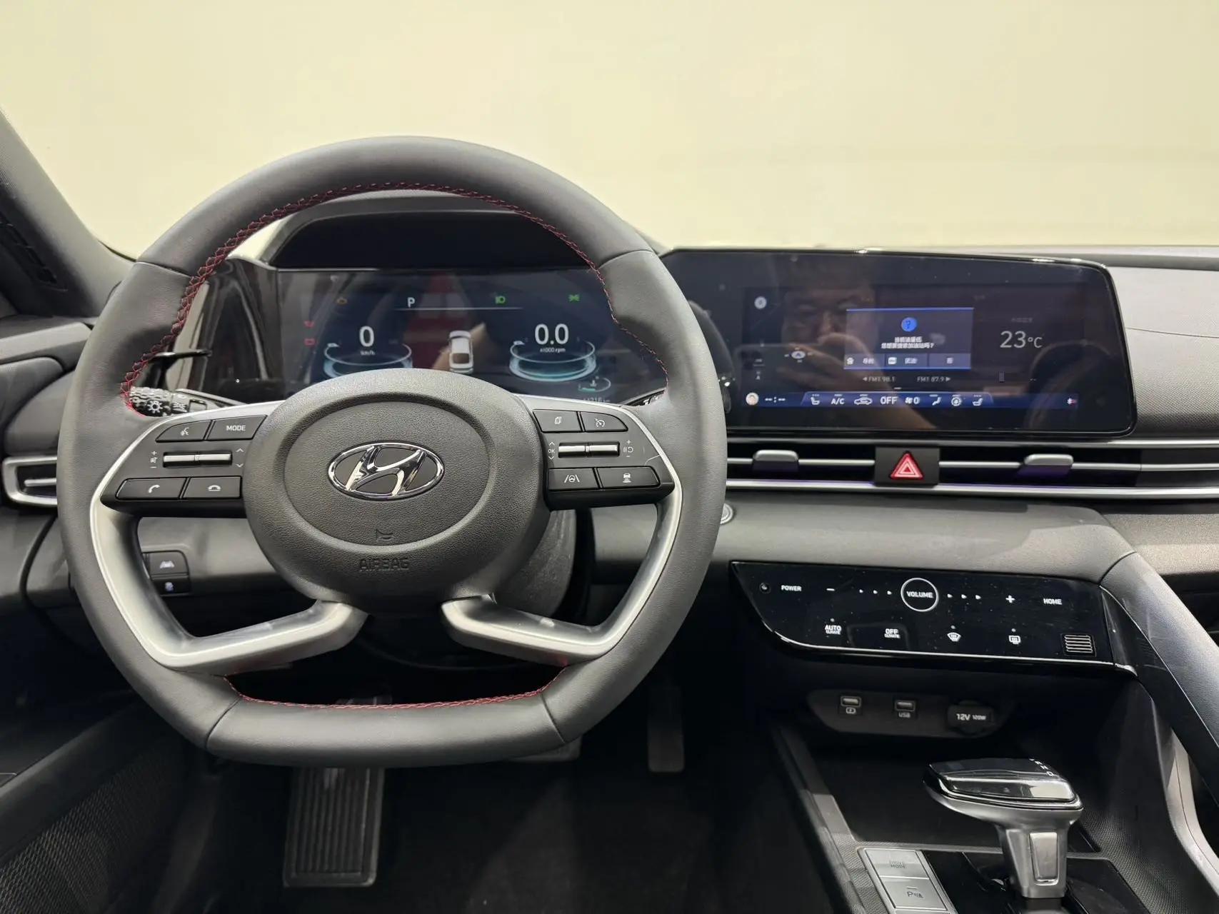 Elantra 2022 1.5L CVT 20th Anniversary 4