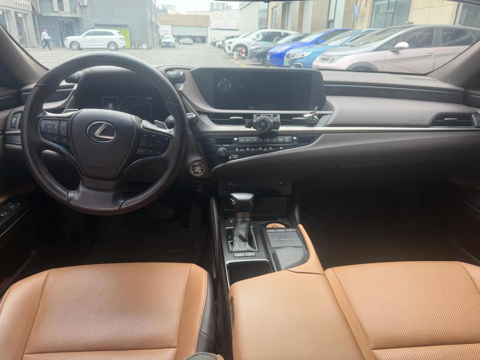 Lexus ES 2020 200 Excellence Edition 9