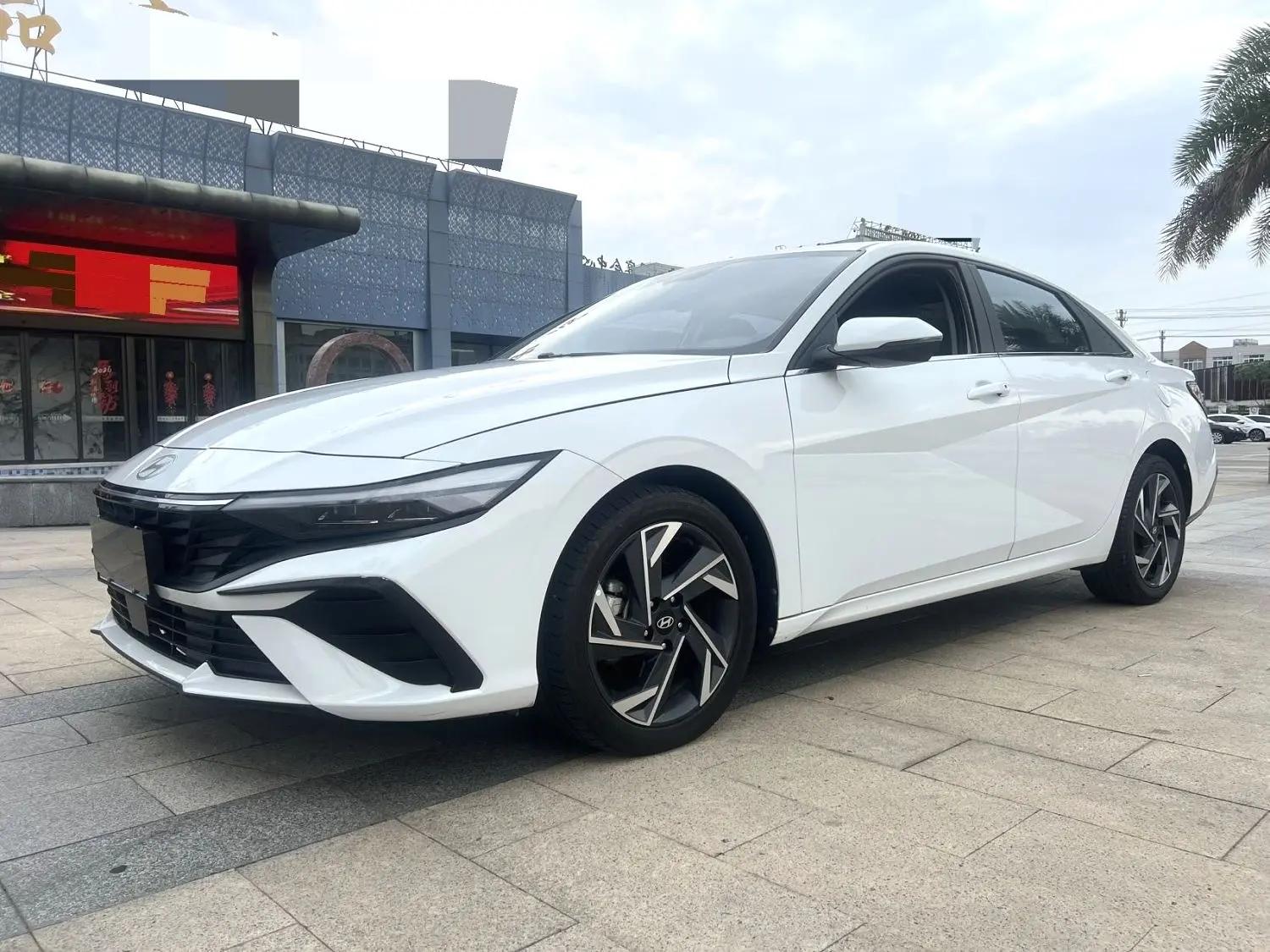 Elantra 2023 1.5L CVT LUX Premium Edition