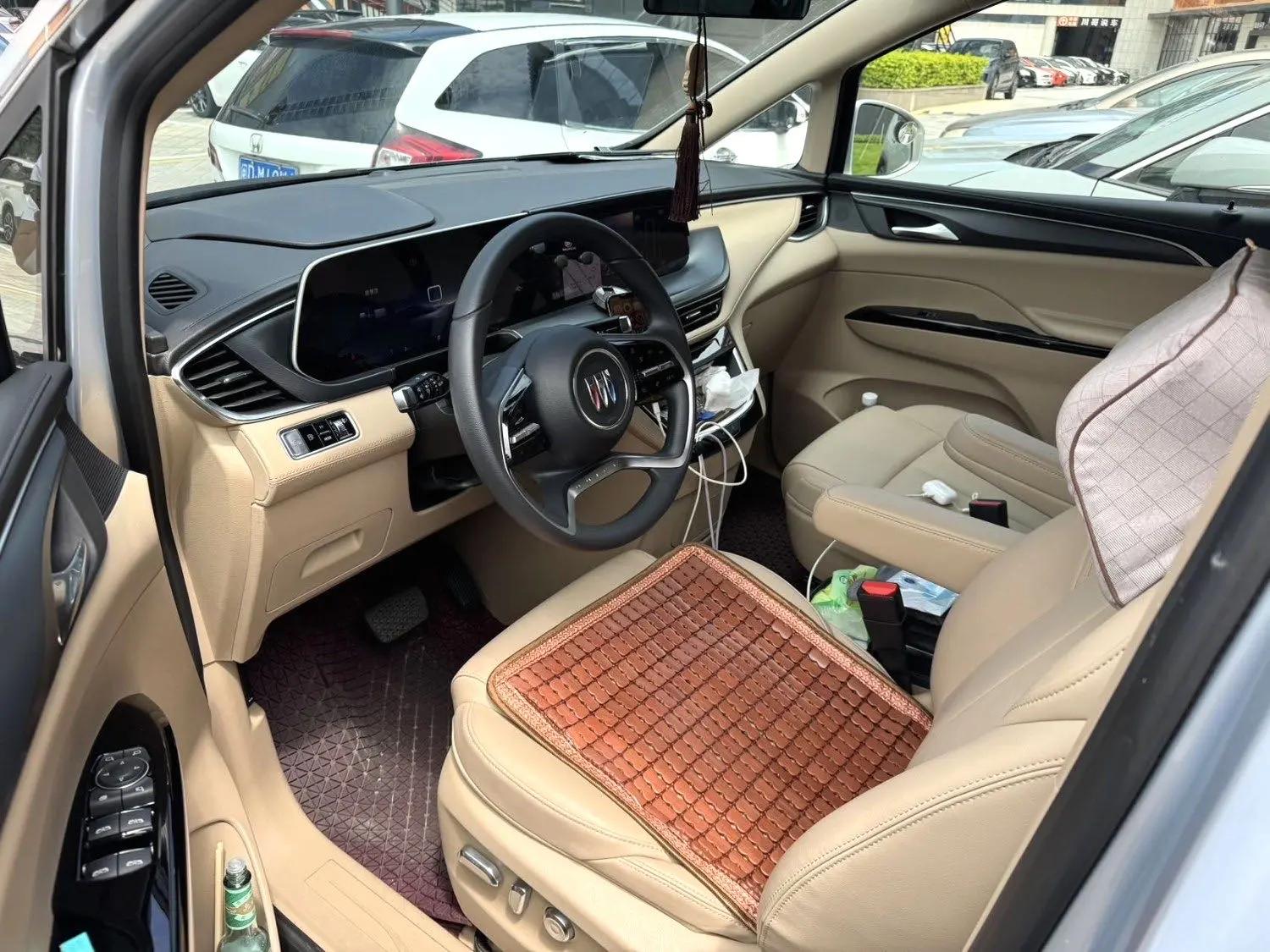 Buick 2025 GL8 Lu Shang 1.5T First Edition 7-seat Automatic Gear 6