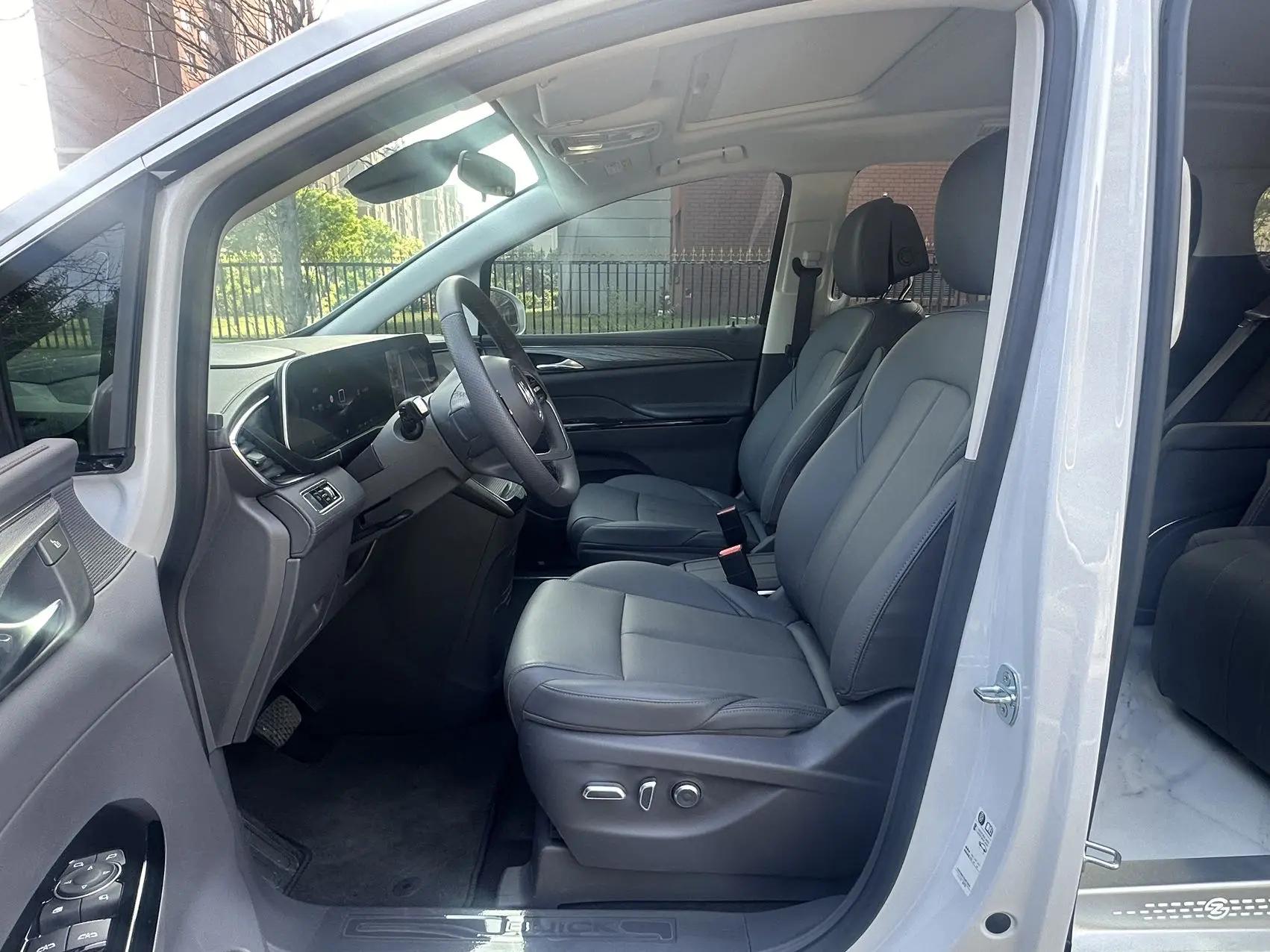 Buick 2025 GL8 Lu Shang 1.5T Smart Edition 7-seat Automatic Gear 8