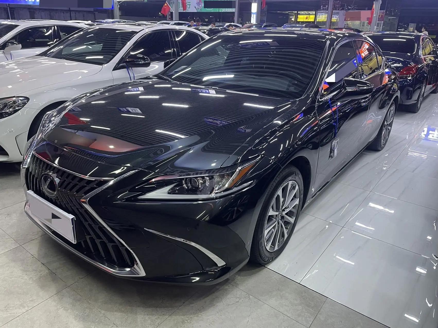 Lexus ES 2022 300h Administrative Edition