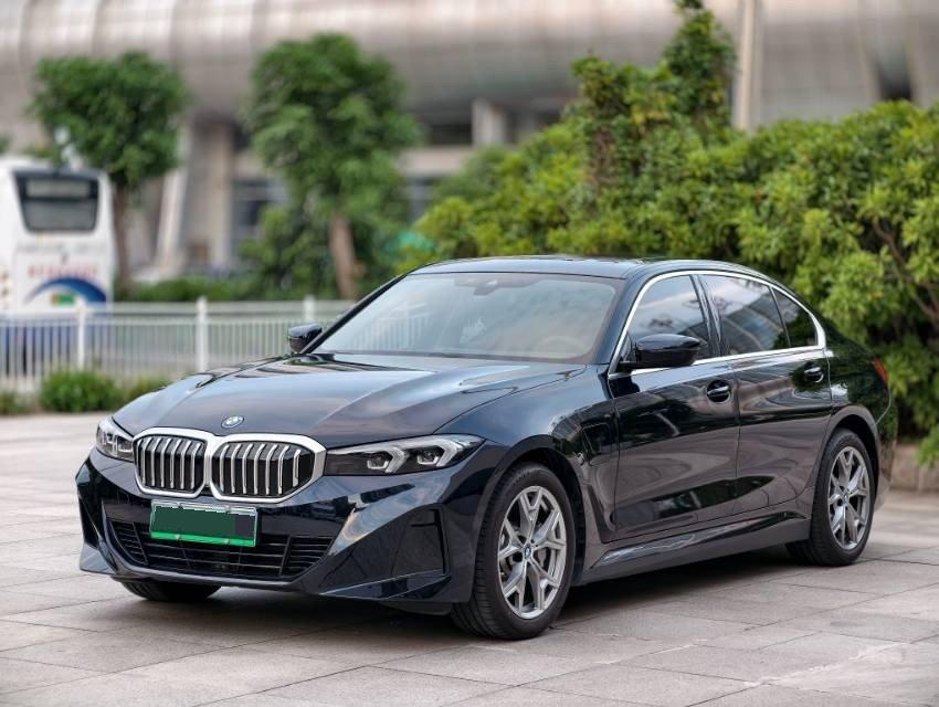 BMW 2025 i3 eDrive 35 L automatic gear
