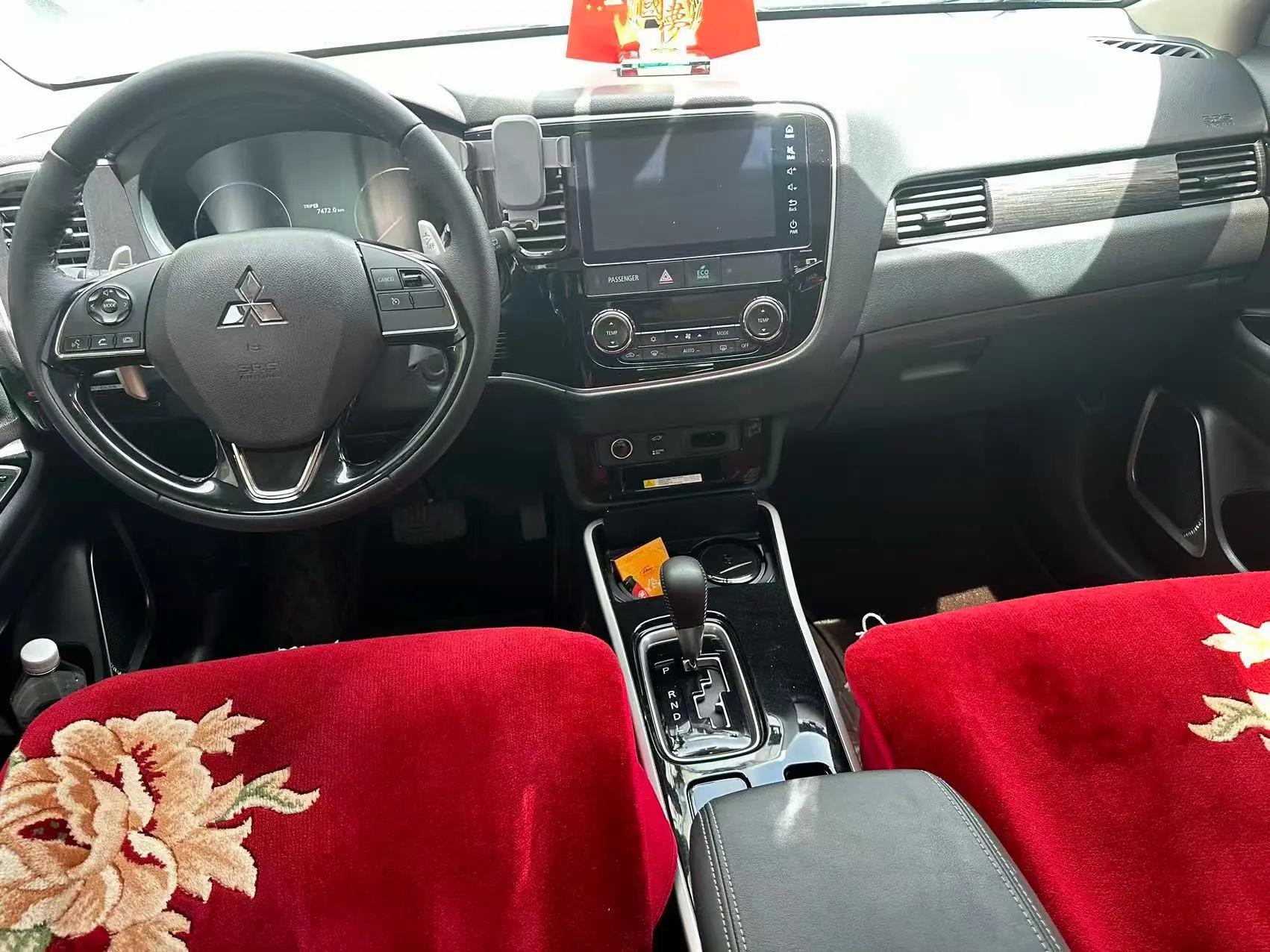 Outlander 2020 2.4L 4-wheel drive to enjoy the version of 5 seats 5