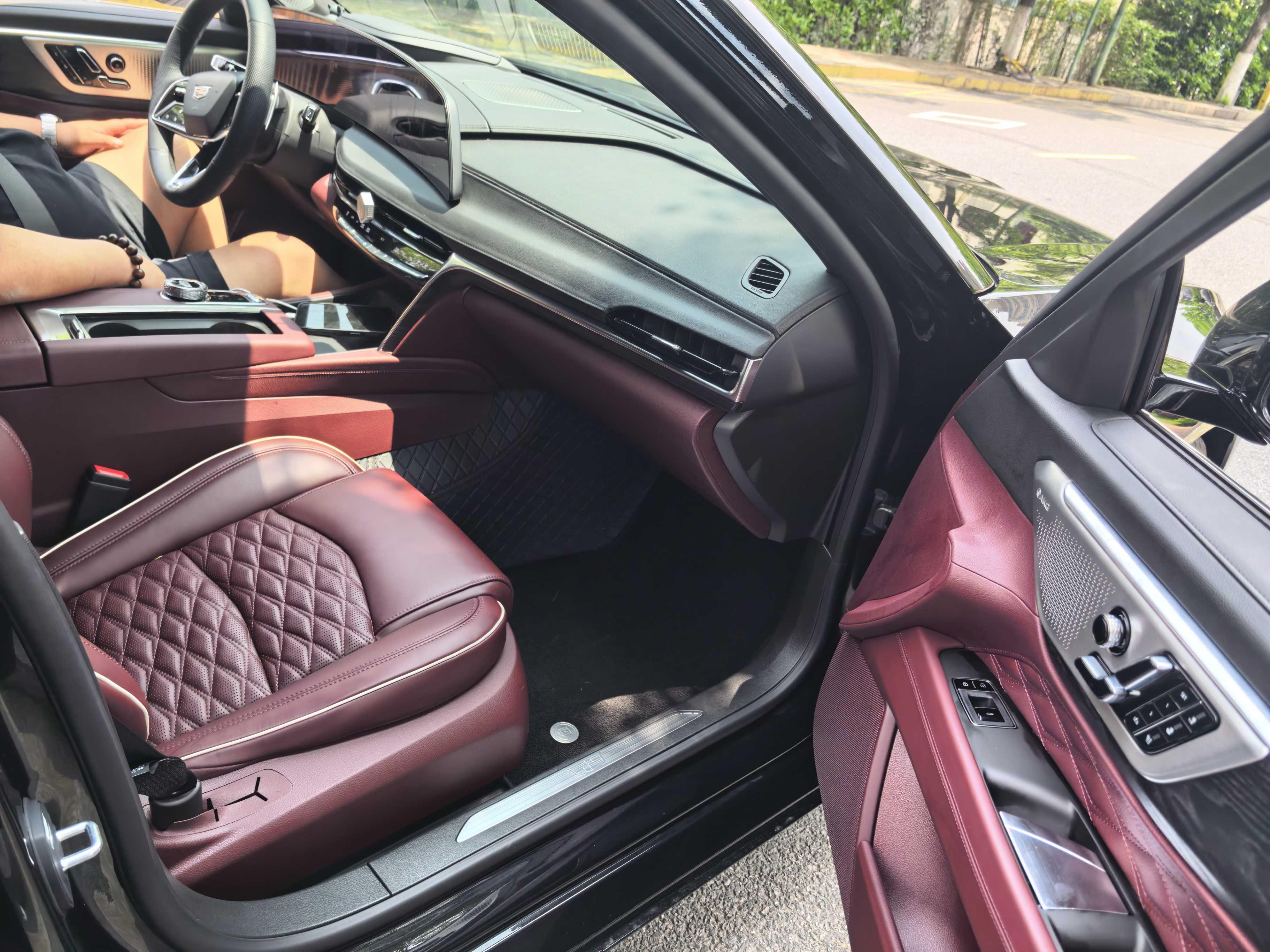 Cadillac 2026 CT6 2.0T 28T flagship automatic gear 7