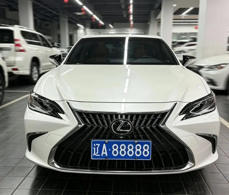 Lexus ES 2022 300h Premium Edition 2