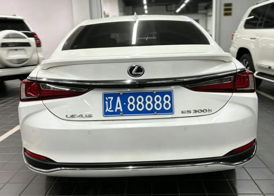 Lexus ES 2022 300h Premium Edition 4