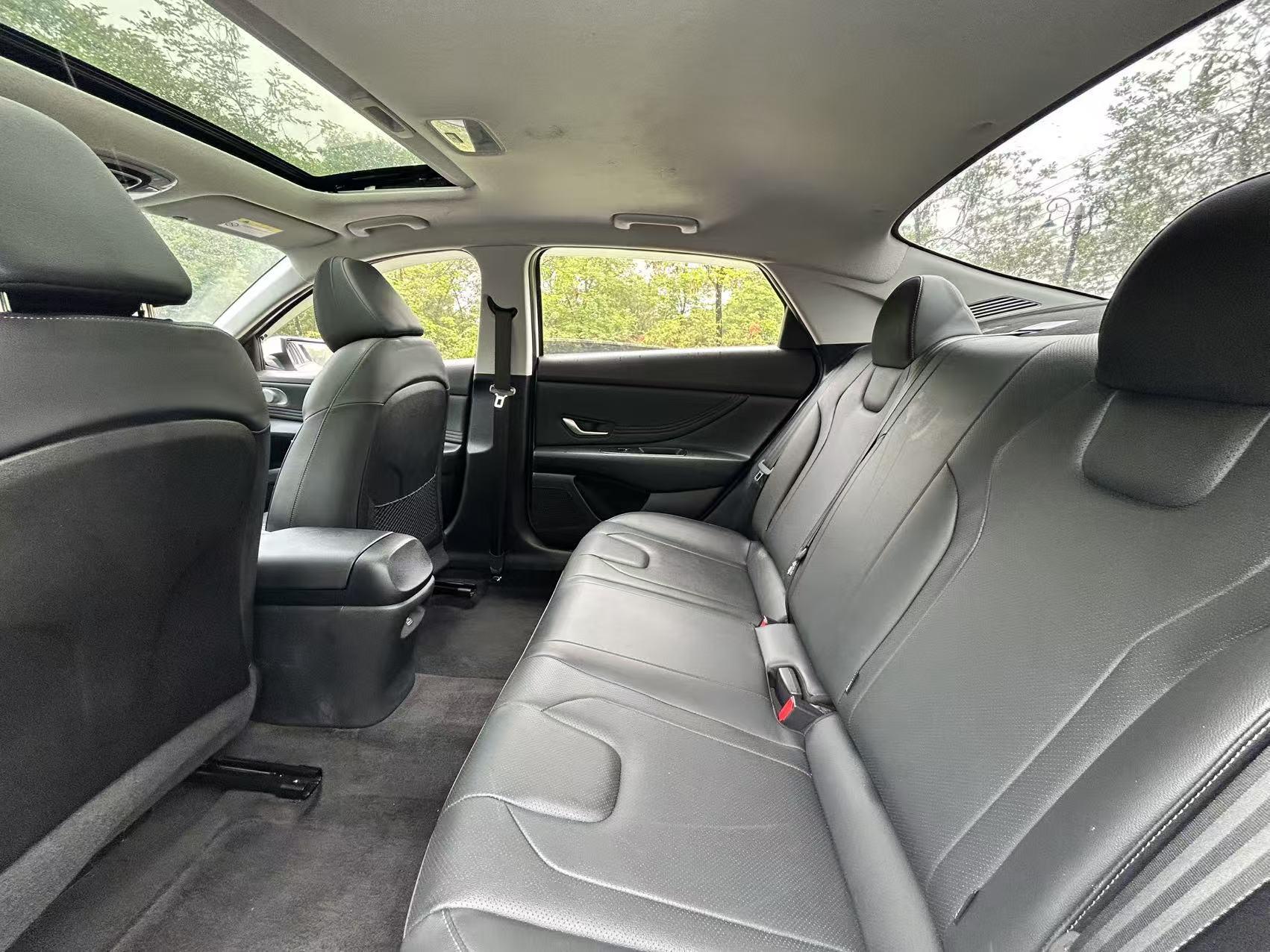 Elantra 2021 1.5L CVT LUX Prestige Edition 4