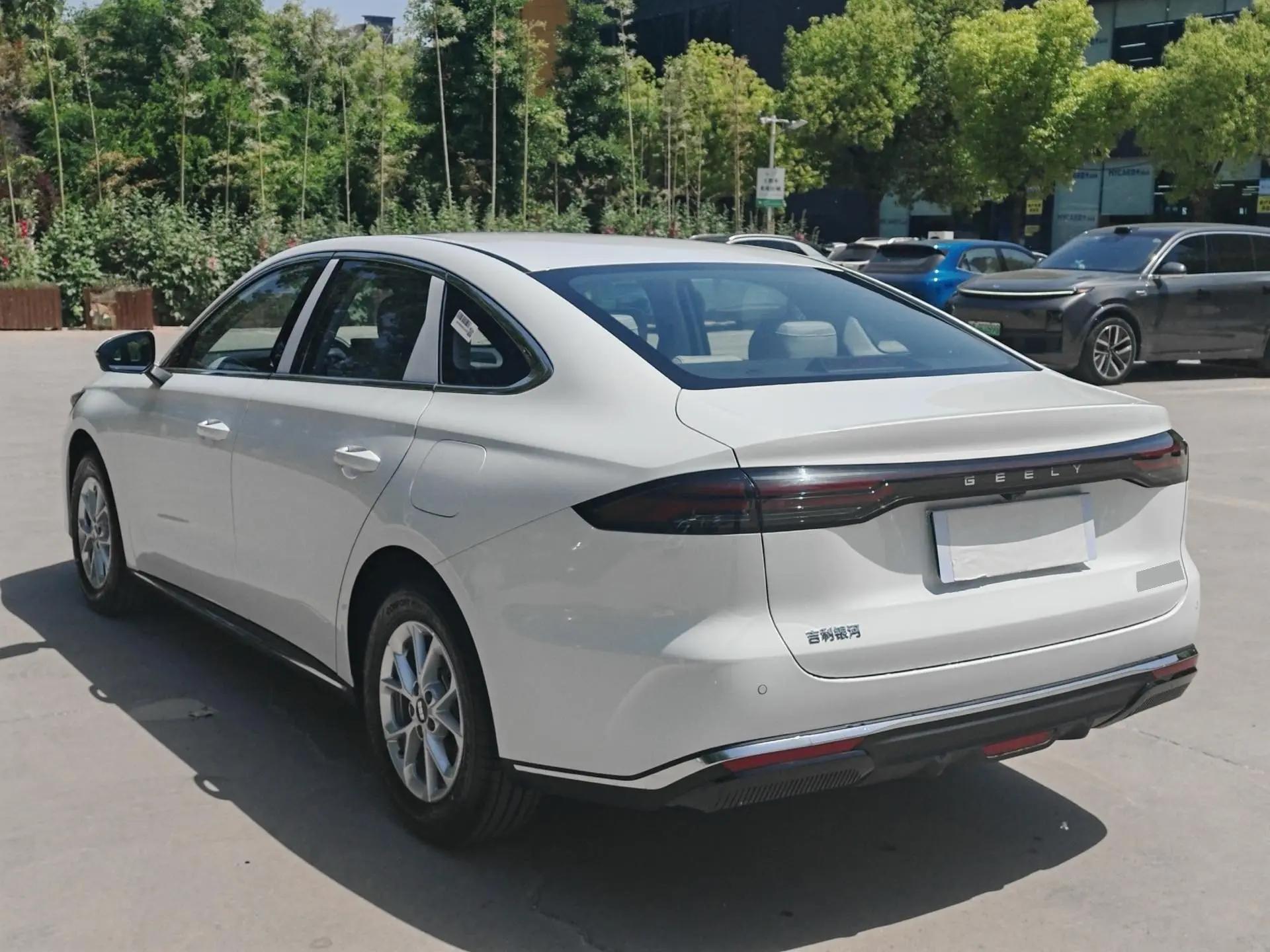 Geely Galaxy 2025 xingyao 6 EM-i 1.5 60km exploration version automatic gear 10