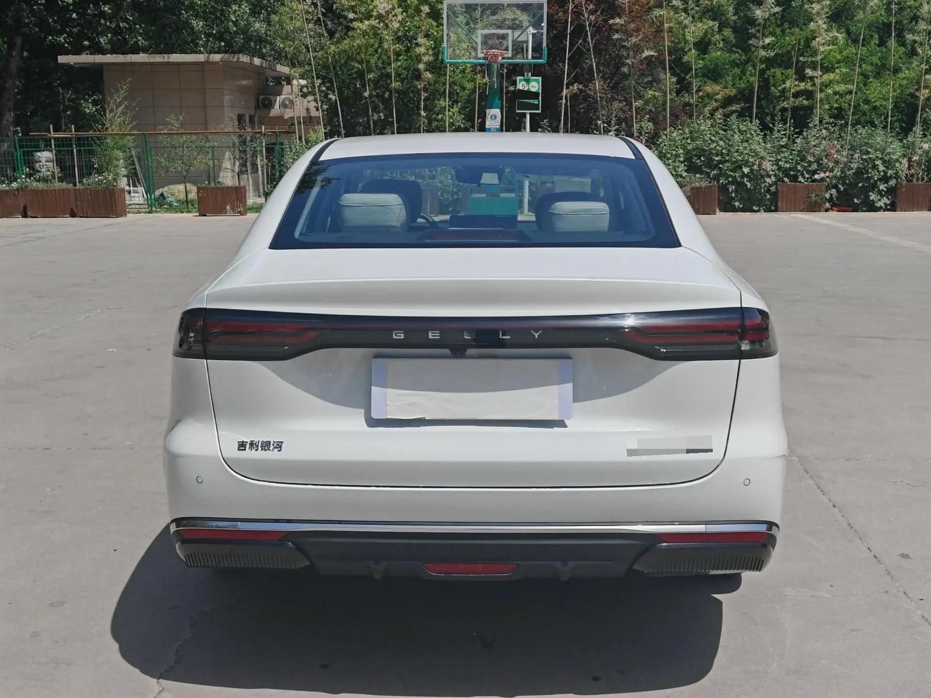 Geely Galaxy 2025 xingyao 6 EM-i 1.5 60km exploration version automatic gear 11