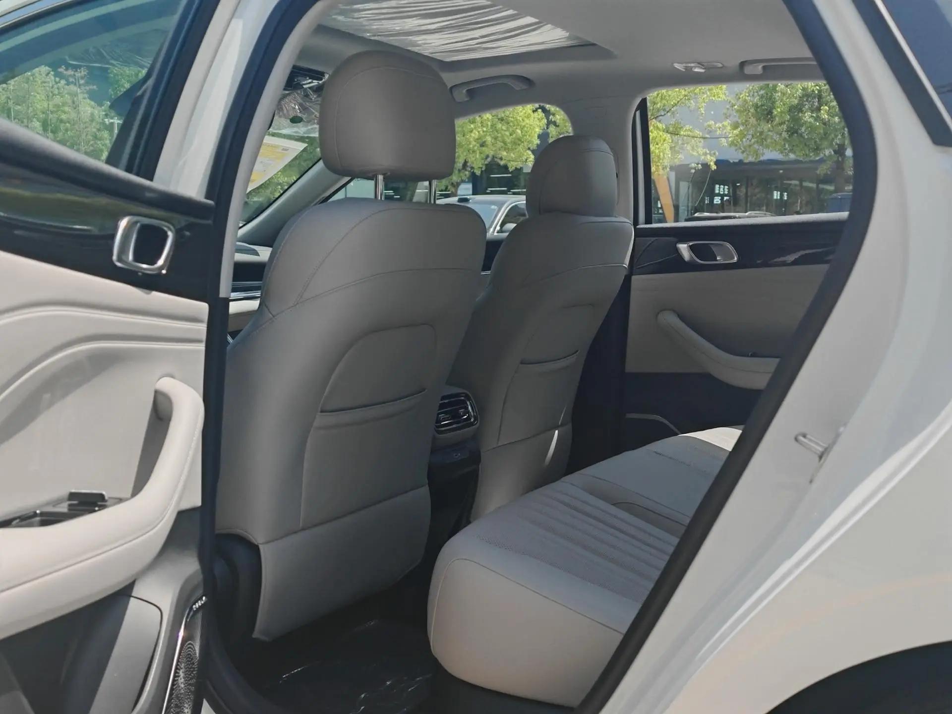 Geely Galaxy 2025 xingyao 6 EM-i 1.5 60km exploration version automatic gear 8