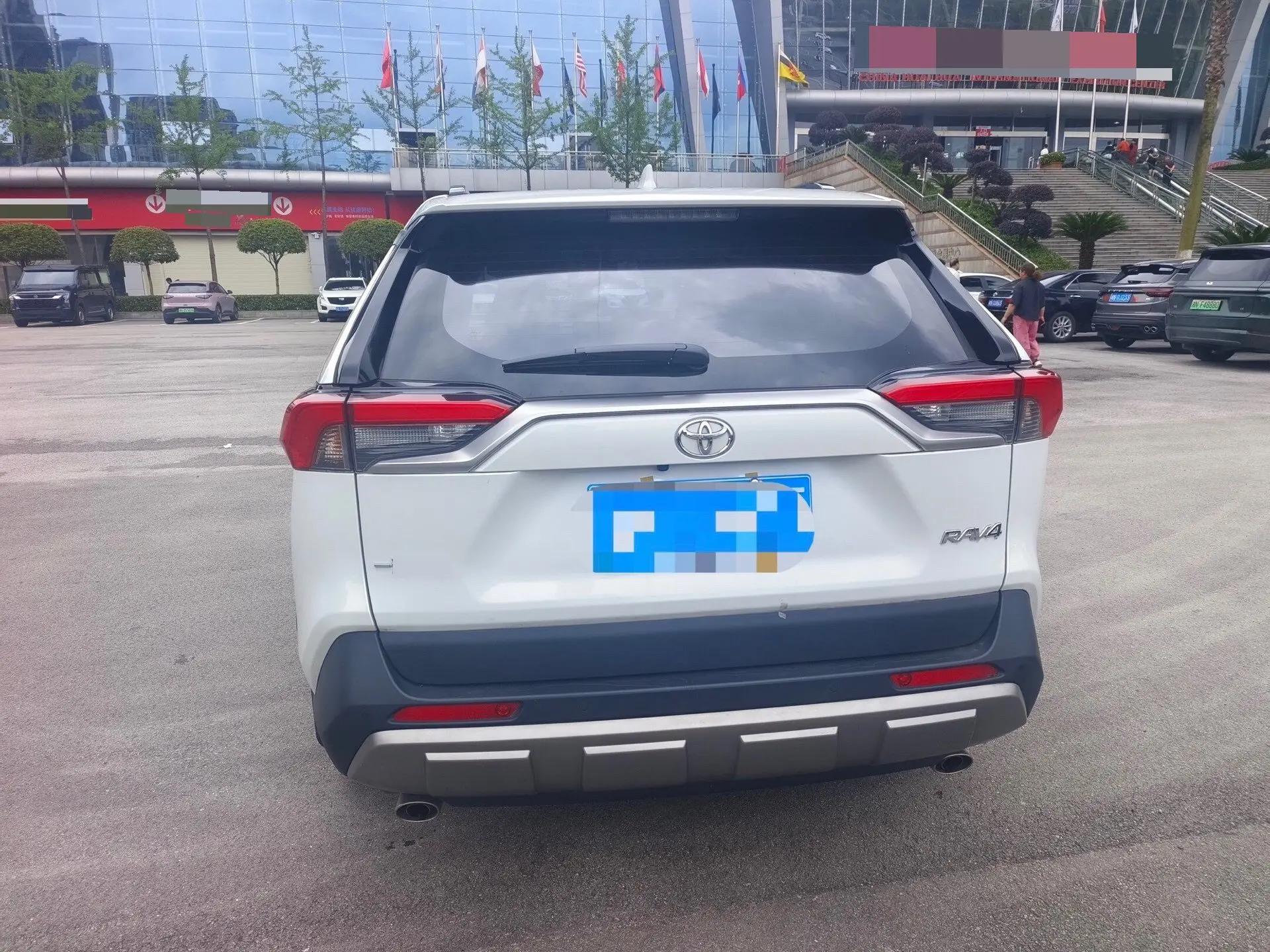 Toyota 2024 RAV4 Rongbo 2.0 Stepless Two-Drive Fashion Plus Edition Automatic Gear 5