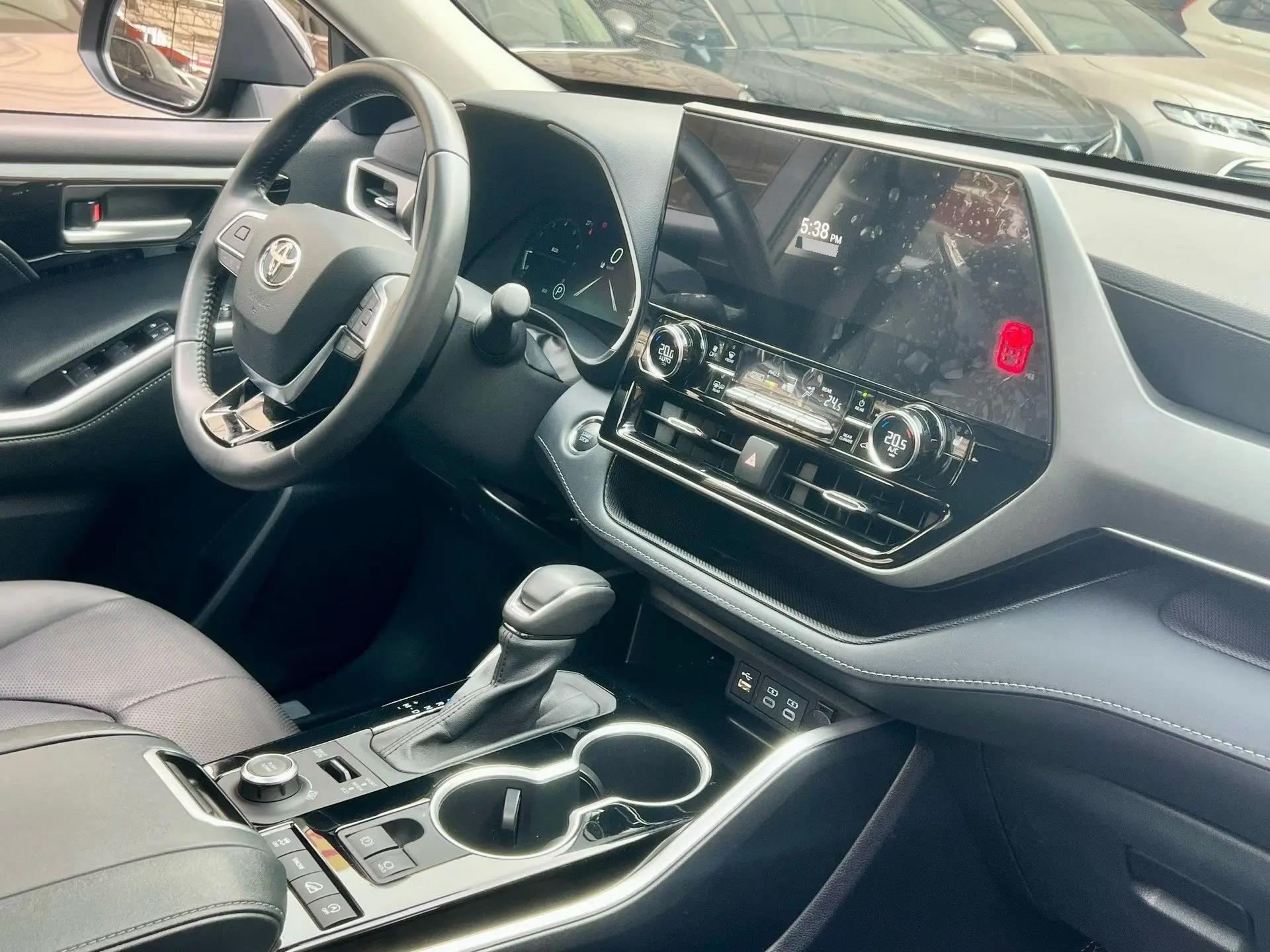 Toyota 2024 Highlander 2.0T 380T 4-wheel drive deluxe 7-seat automatic gear 8