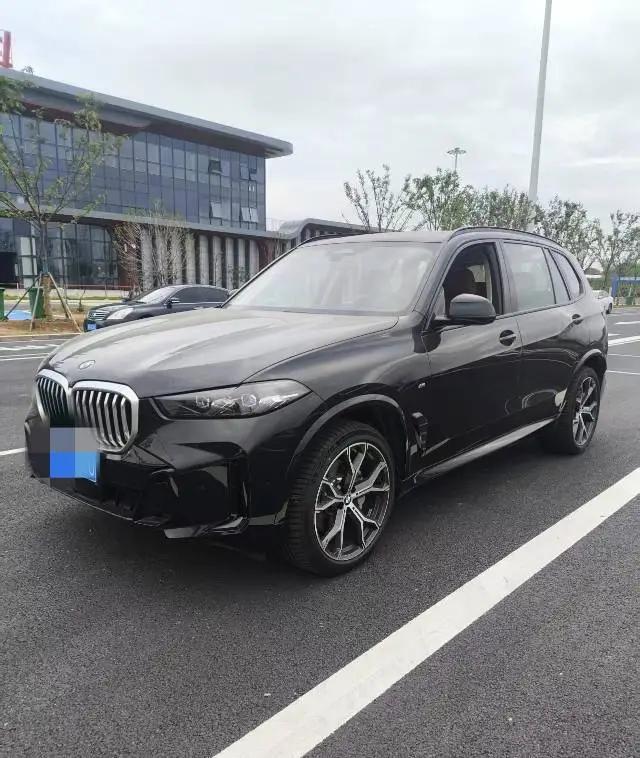 打开图片灯箱:BMW 2025 X5 xDrive30Li 48V 2.0T exclusive m sports obsidian night suit automatic gear