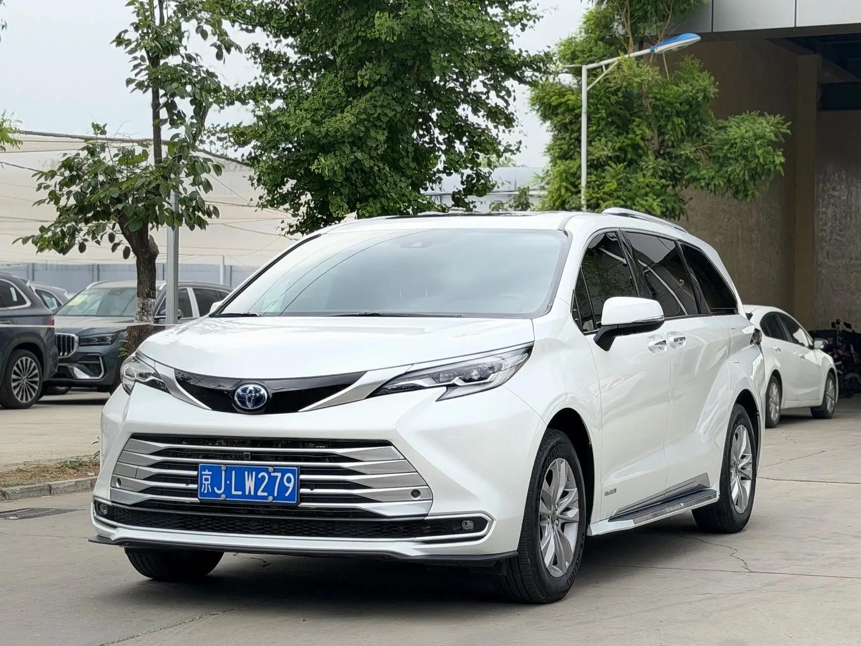 Sana SIENNA 2021 2.5L Hybrid Platinum Edition