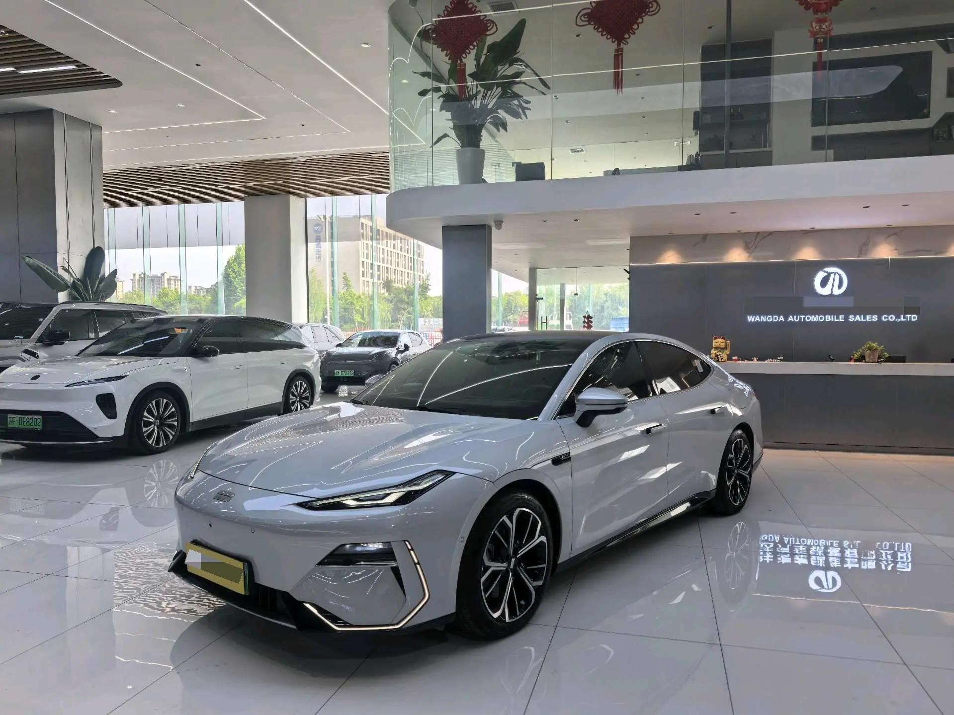 打开图片灯箱:Geely Galaxy 2025 Model E8 700km Long-Range Intelligent Driving Version Automatic