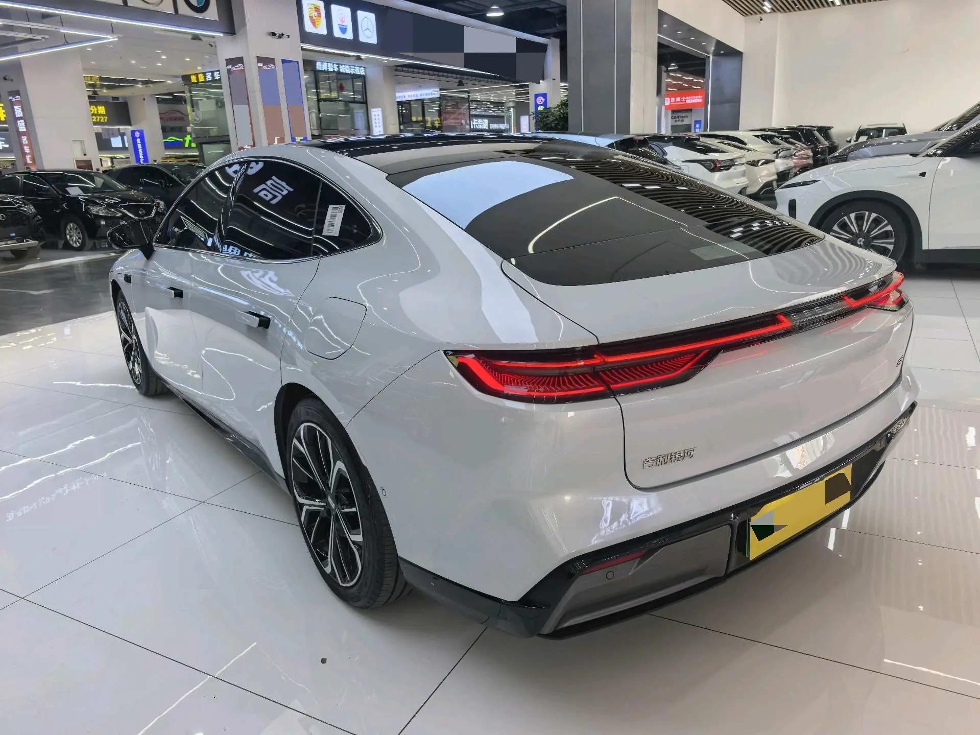 Geely Galaxy 2025 Model E8 700km Long-Range Intelligent Driving Version Automatic 13