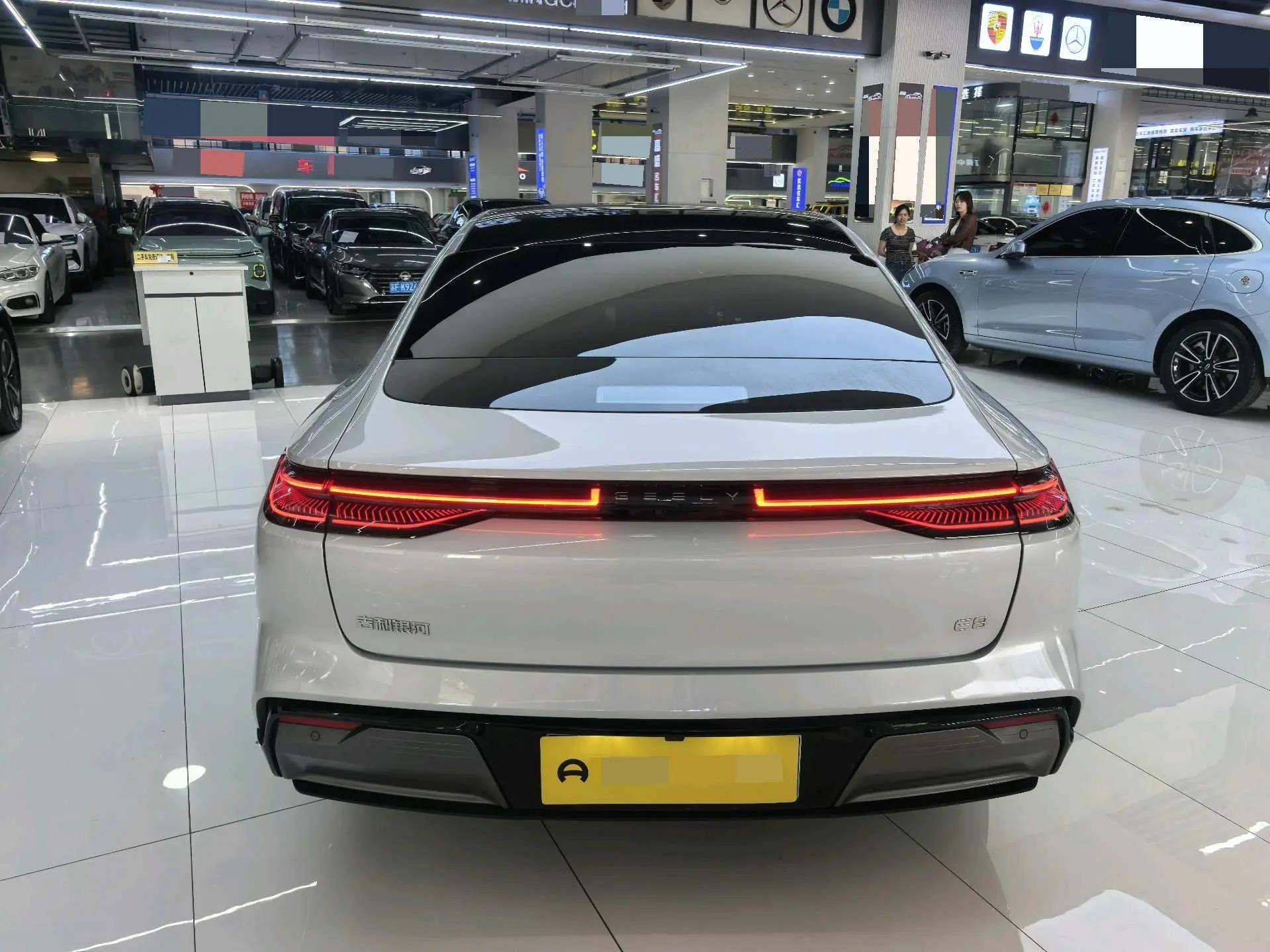 Geely Galaxy 2025 Model E8 700km Long-Range Intelligent Driving Version Automatic 14