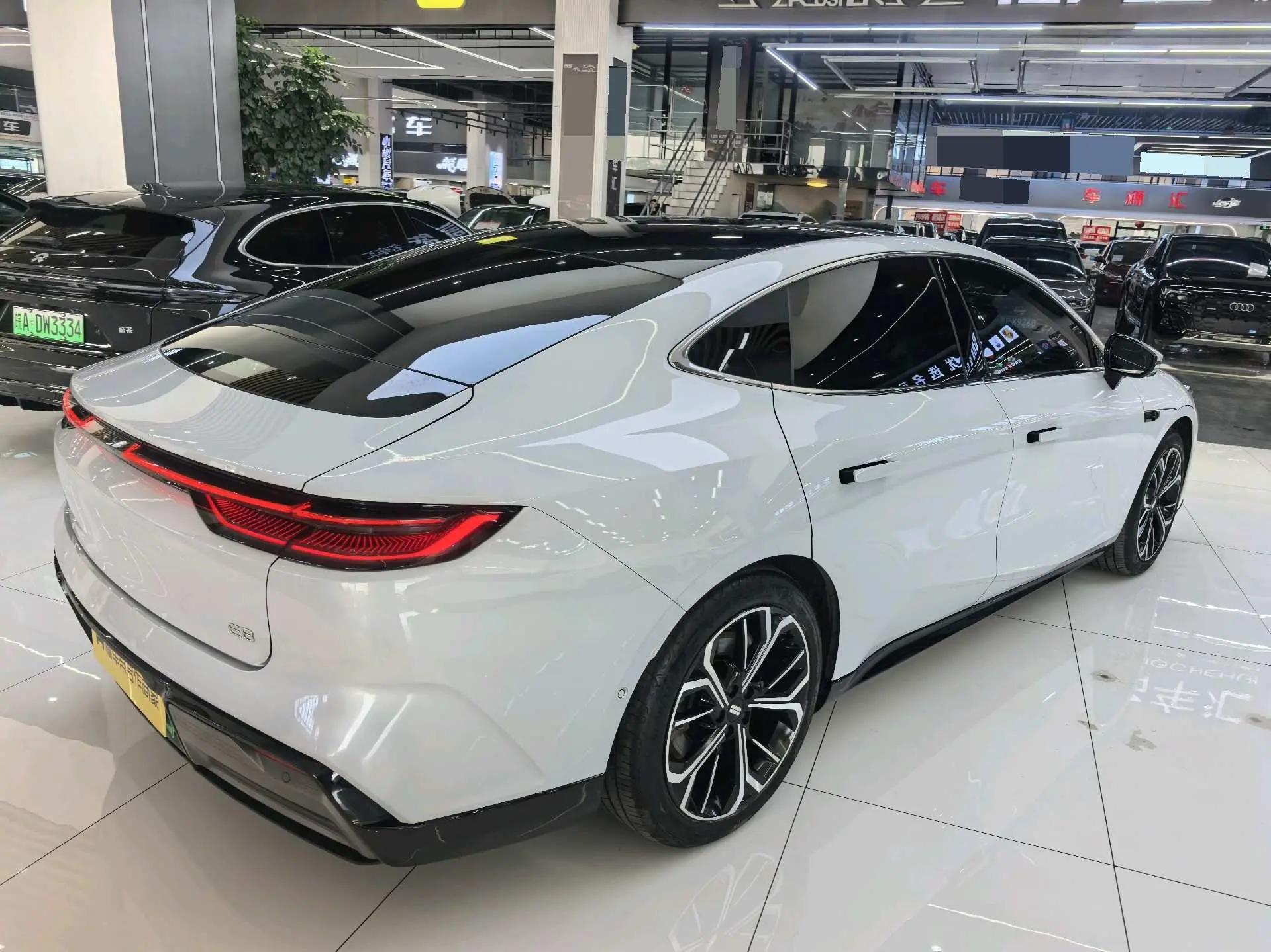Geely Galaxy 2025 Model E8 700km Long-Range Intelligent Driving Version Automatic 16