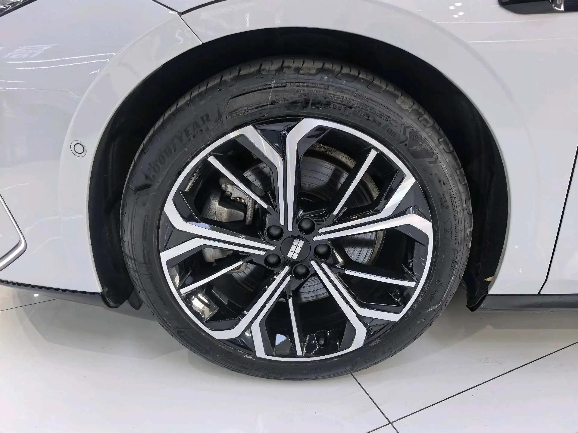 Geely Galaxy 2025 Model E8 700km Long-Range Intelligent Driving Version Automatic 4