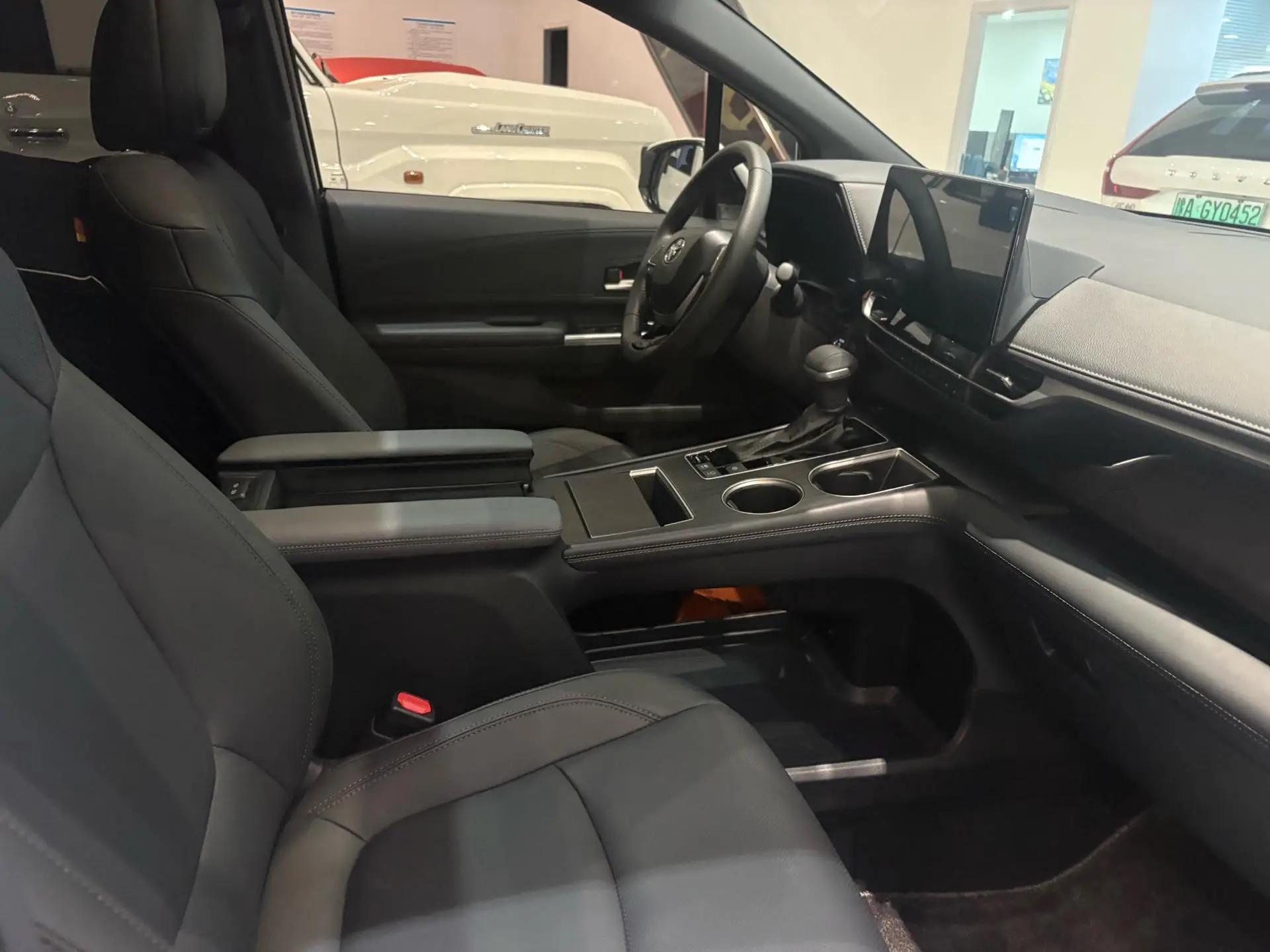 Toyota 2024 Sana 2.5 Stepless Four-wheel Drive Premium Edition Automatic Transmission 3