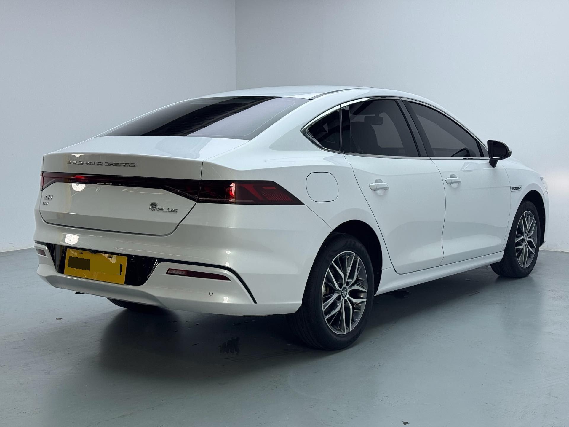 BYD 2023 Qin PLUS DM-i 1.5 CVT Champion Edition Leading Model 120KM Automatic 9