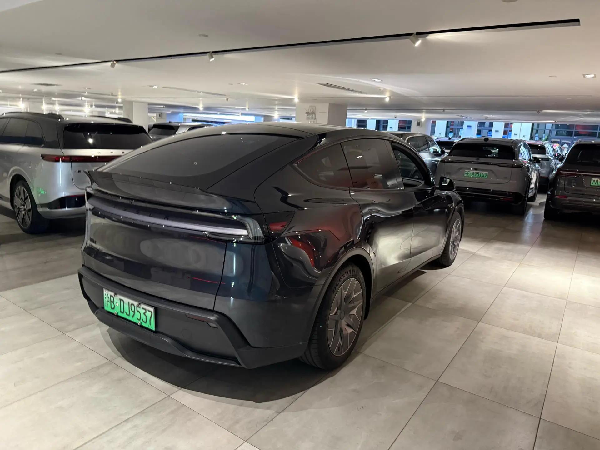 Tesla 2025 Model Y Long Range All-Wheel Drive Automatic 2