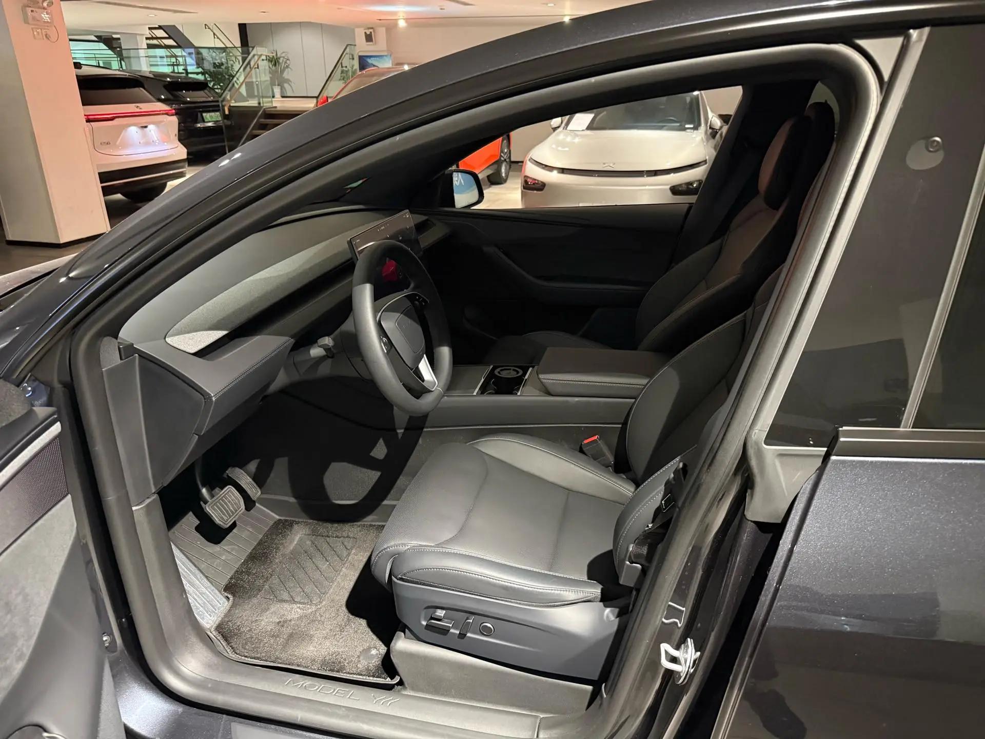 Tesla 2025 Model Y Long Range All-Wheel Drive Automatic 4