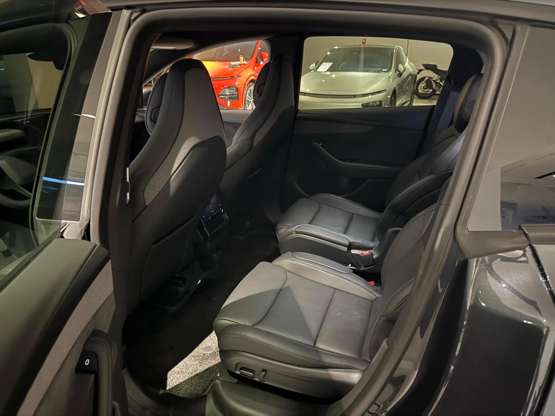 Tesla 2025 Model Y Long Range All-Wheel Drive Automatic 5