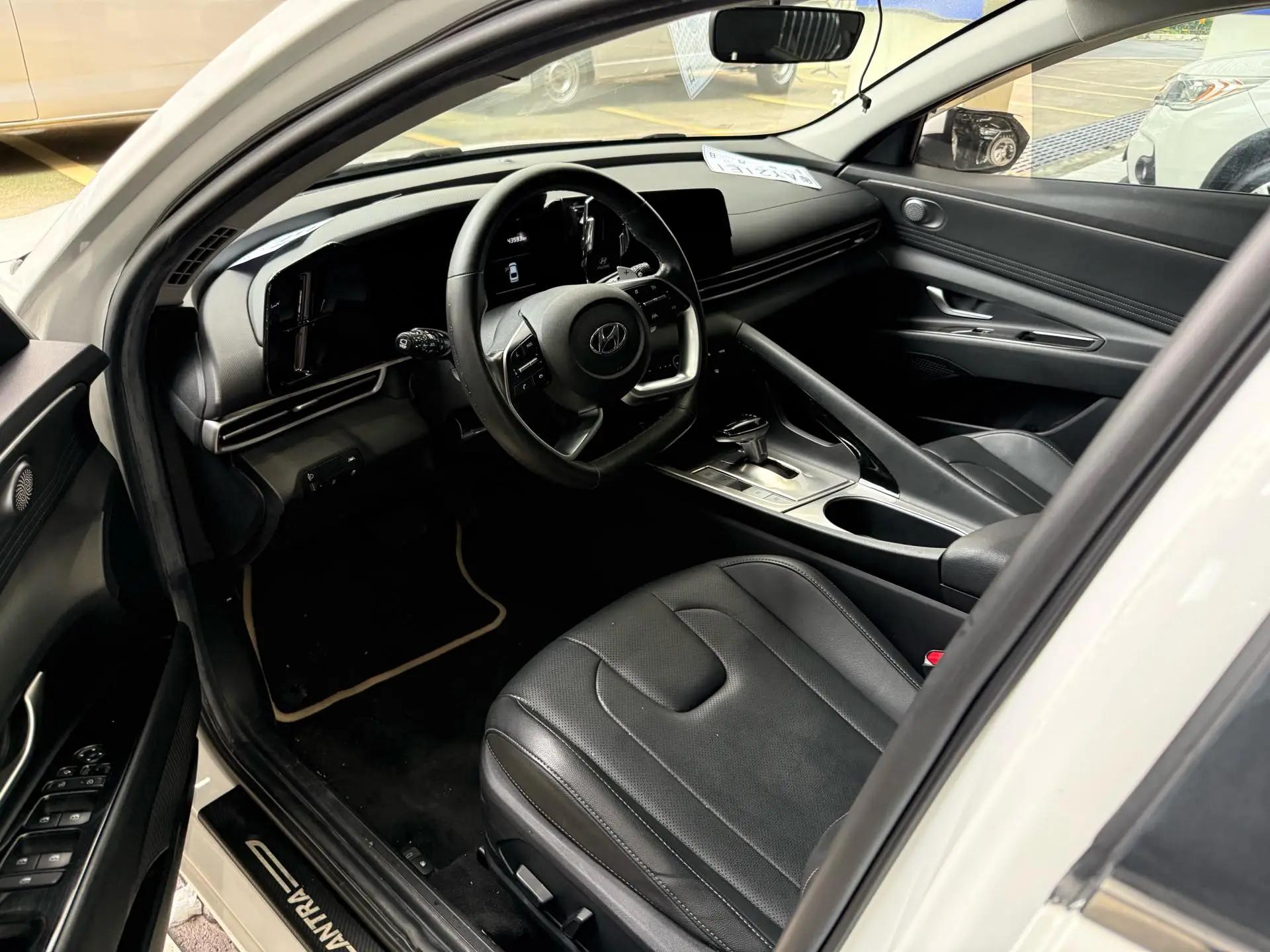 Elantra 2021 1.5L CVT LUX Prestige Edition 3