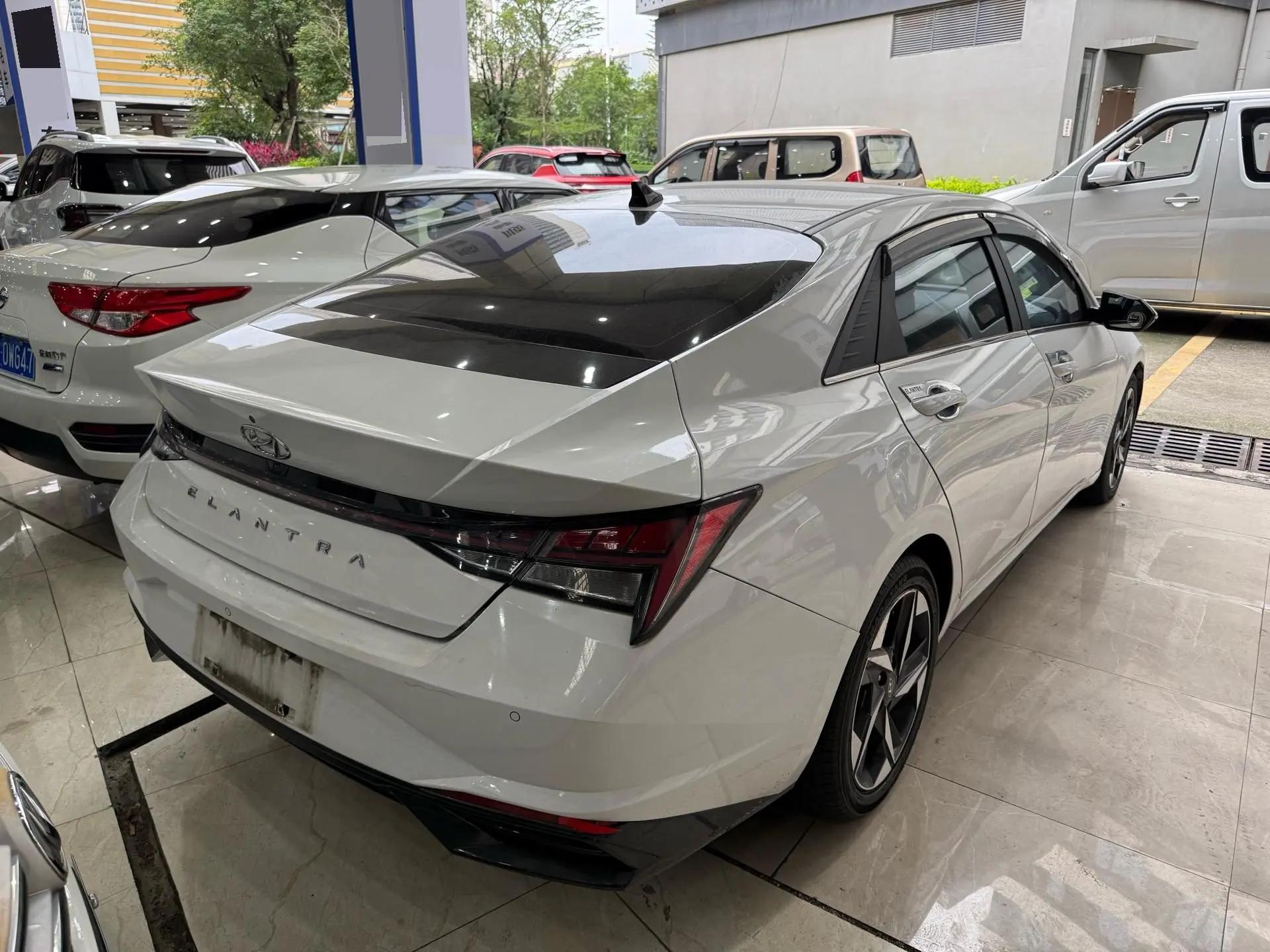 Elantra 2021 1.5L CVT LUX Prestige Edition 6