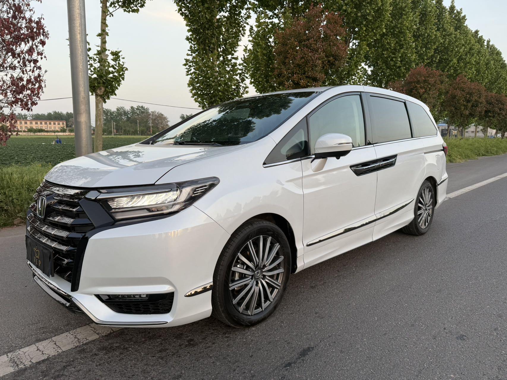 Honda 2024 Elysion e:HEV 2.0 CVT Luxury Edition Automatic