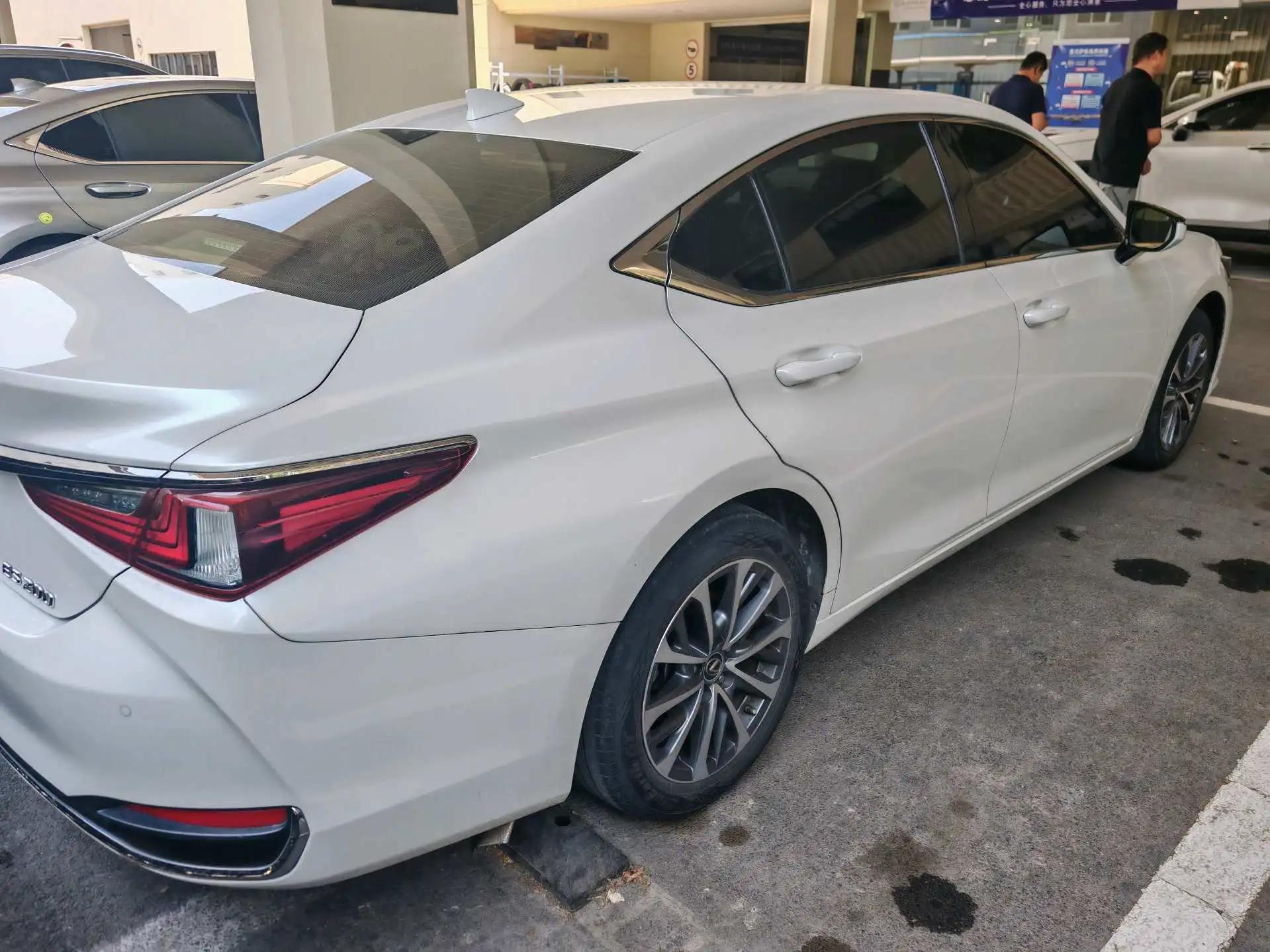 Lexus ES 2022 200 Executive Edition 3