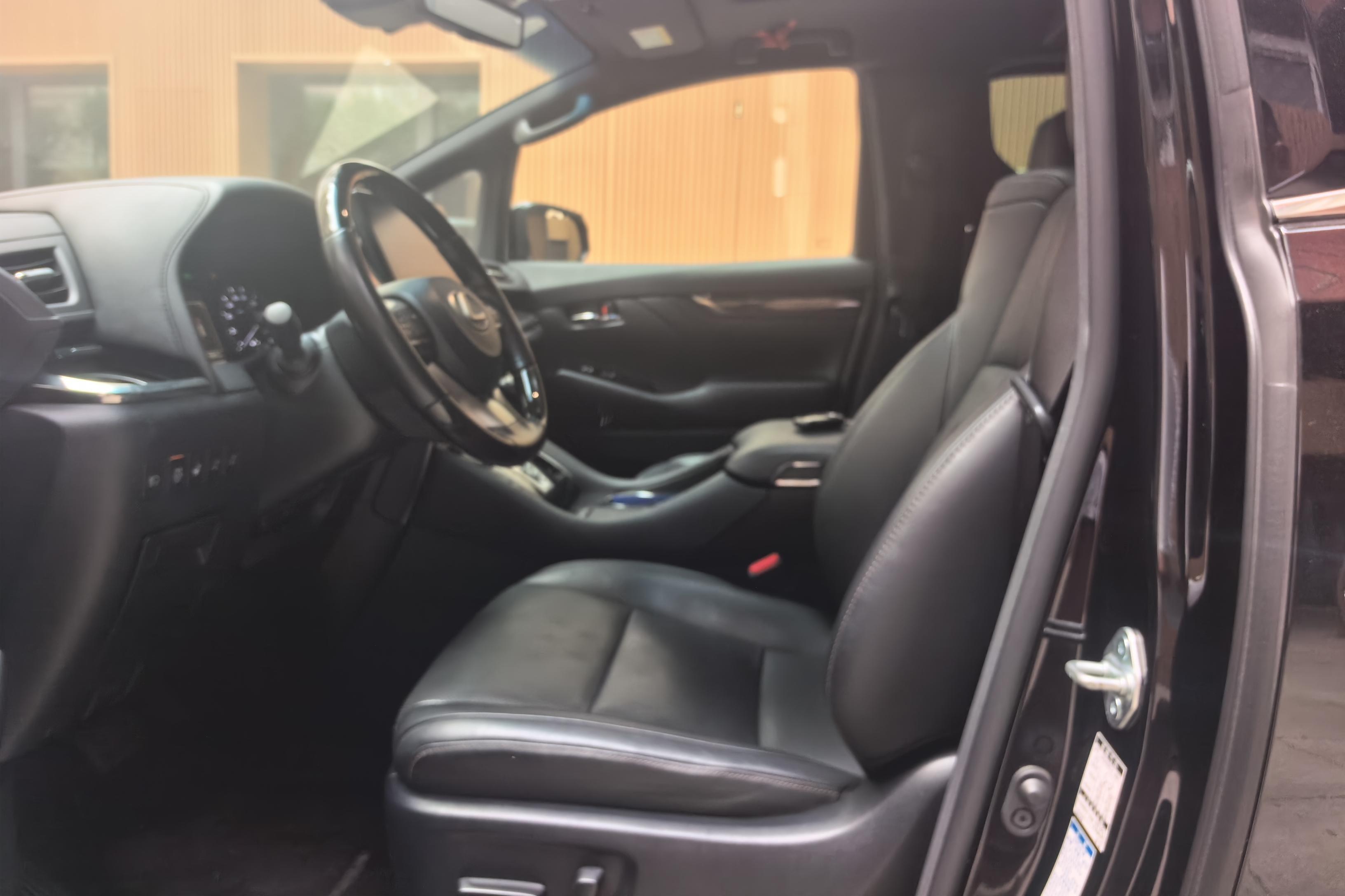 Lexus LM 2020 300h Seven-seat Junya Edition 5