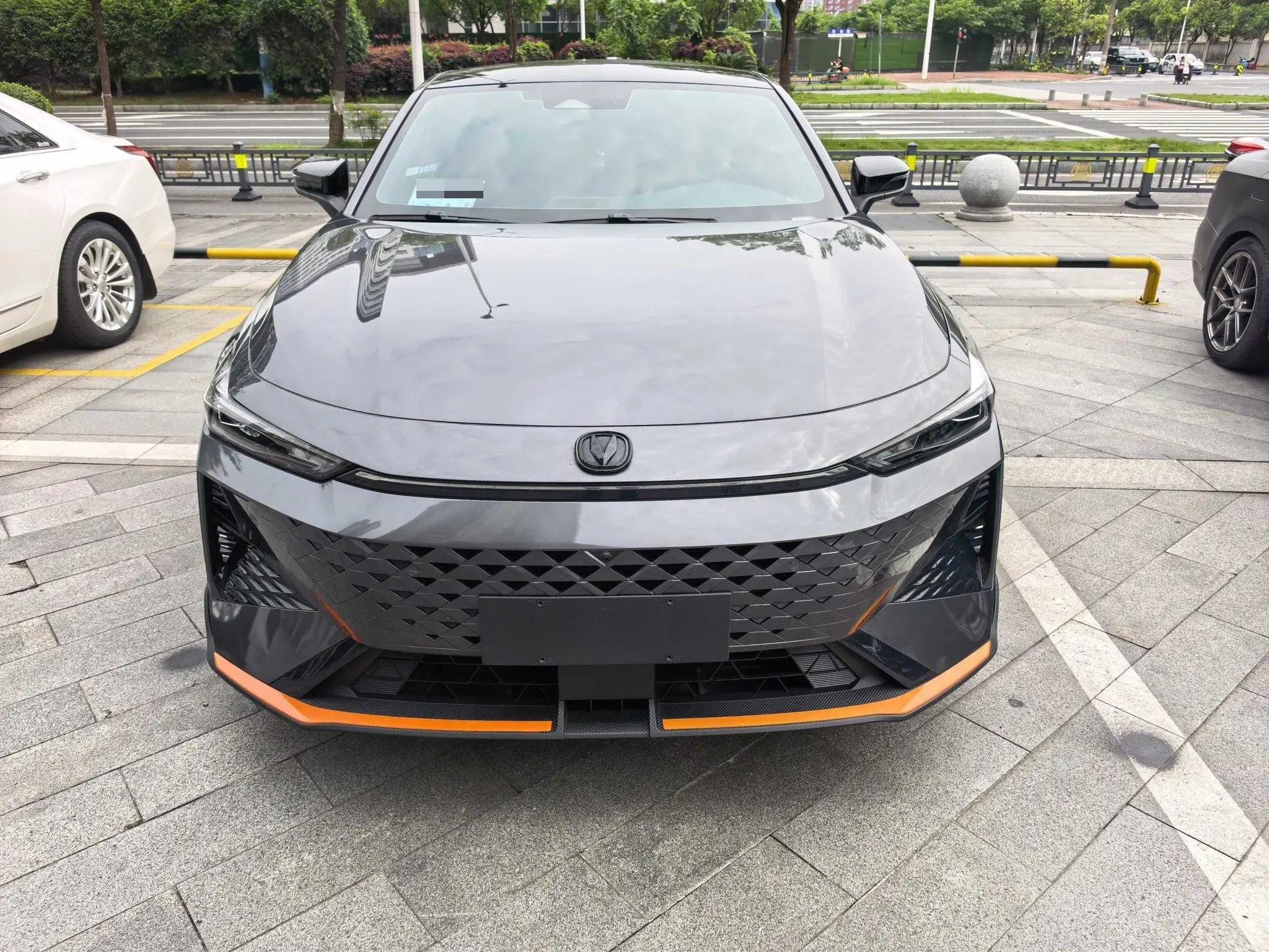 ChangAn 2024 UNI-V 1.5T Prestige Sports Automatic 2
