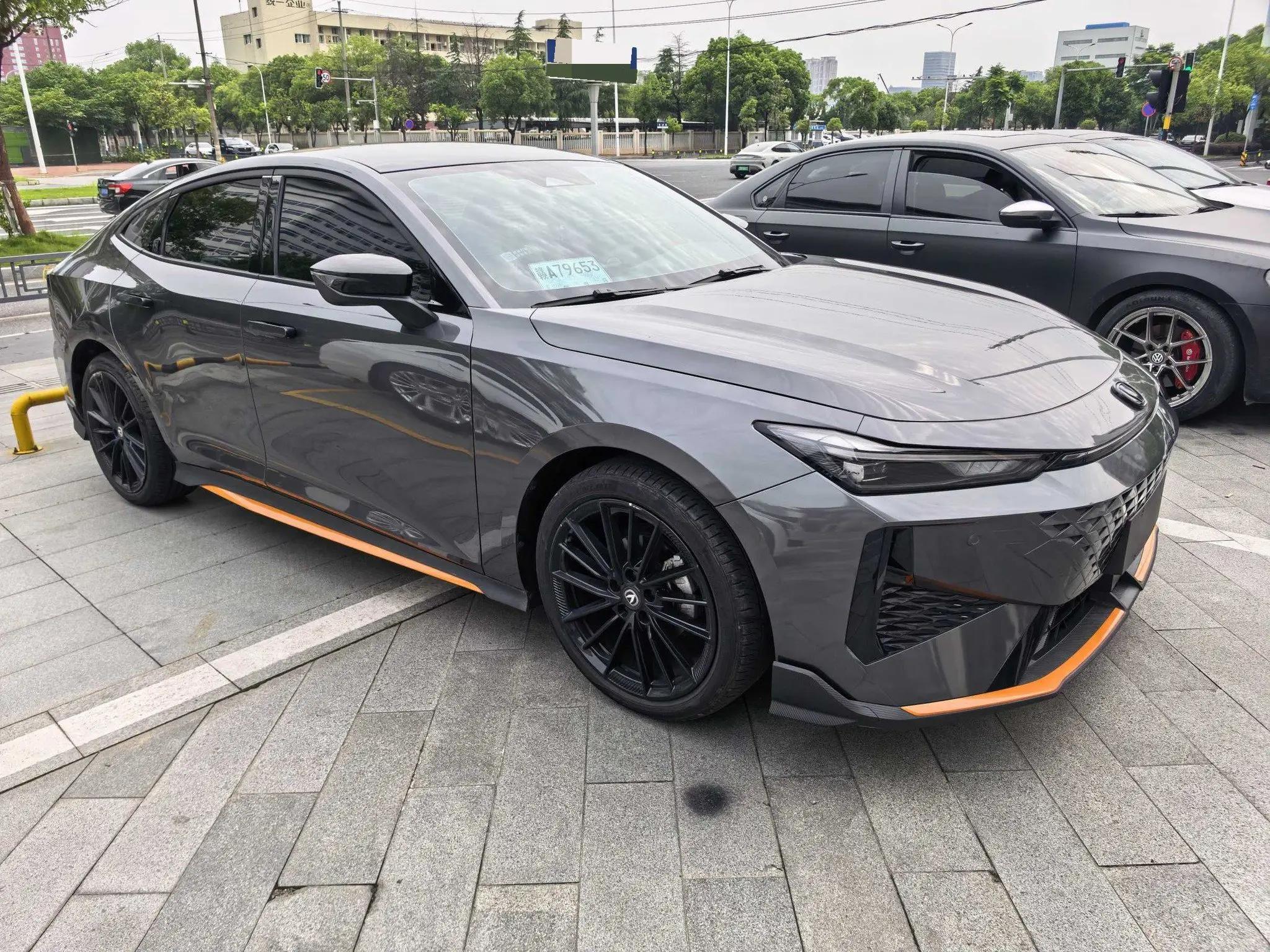 ChangAn 2024 UNI-V 1.5T Prestige Sports Automatic 3