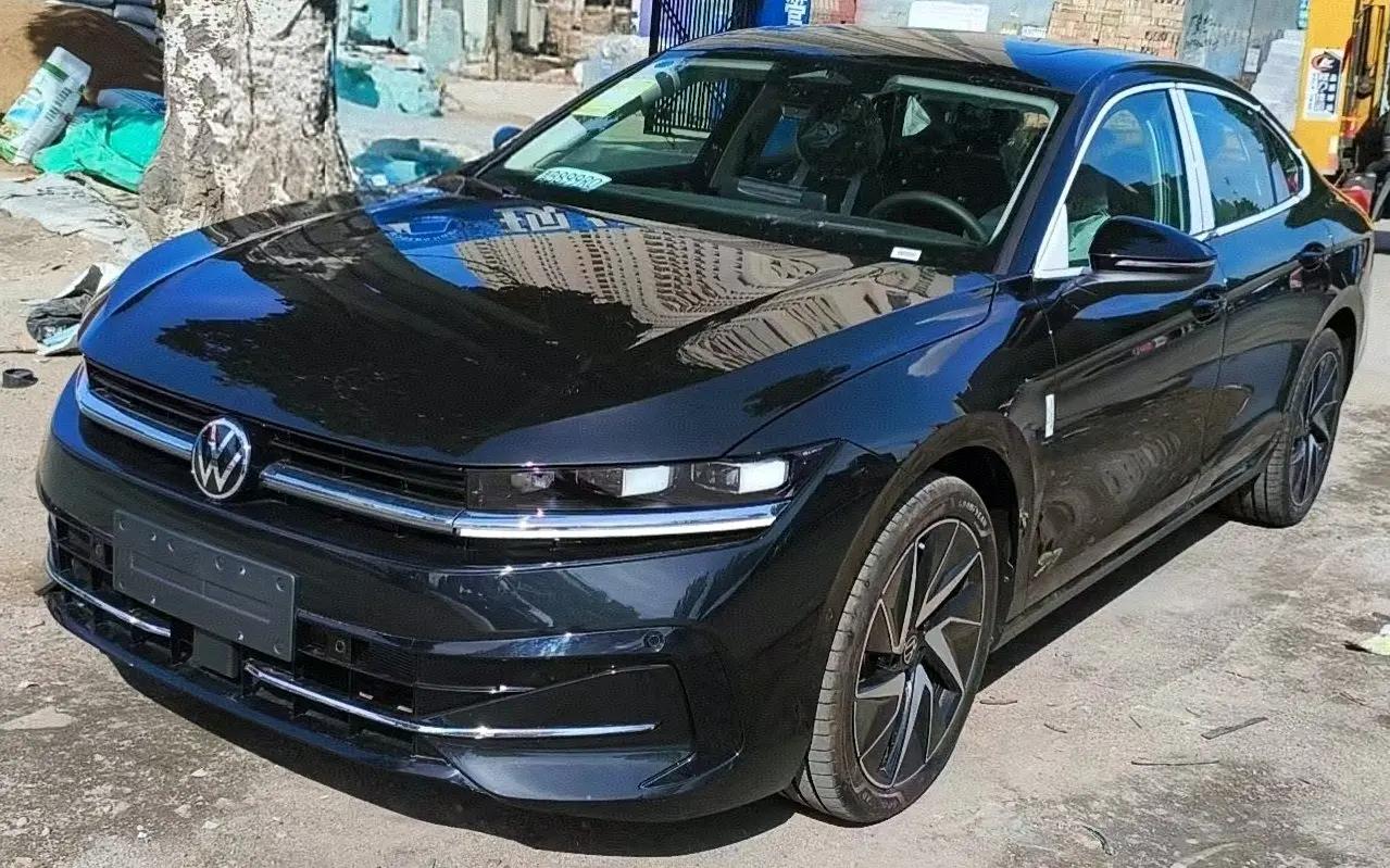 打开图片灯箱:Volkswagen 2026 Magotan 2.0TSI 380TSI Premium Edition Da Mai Bag Automatic Gear