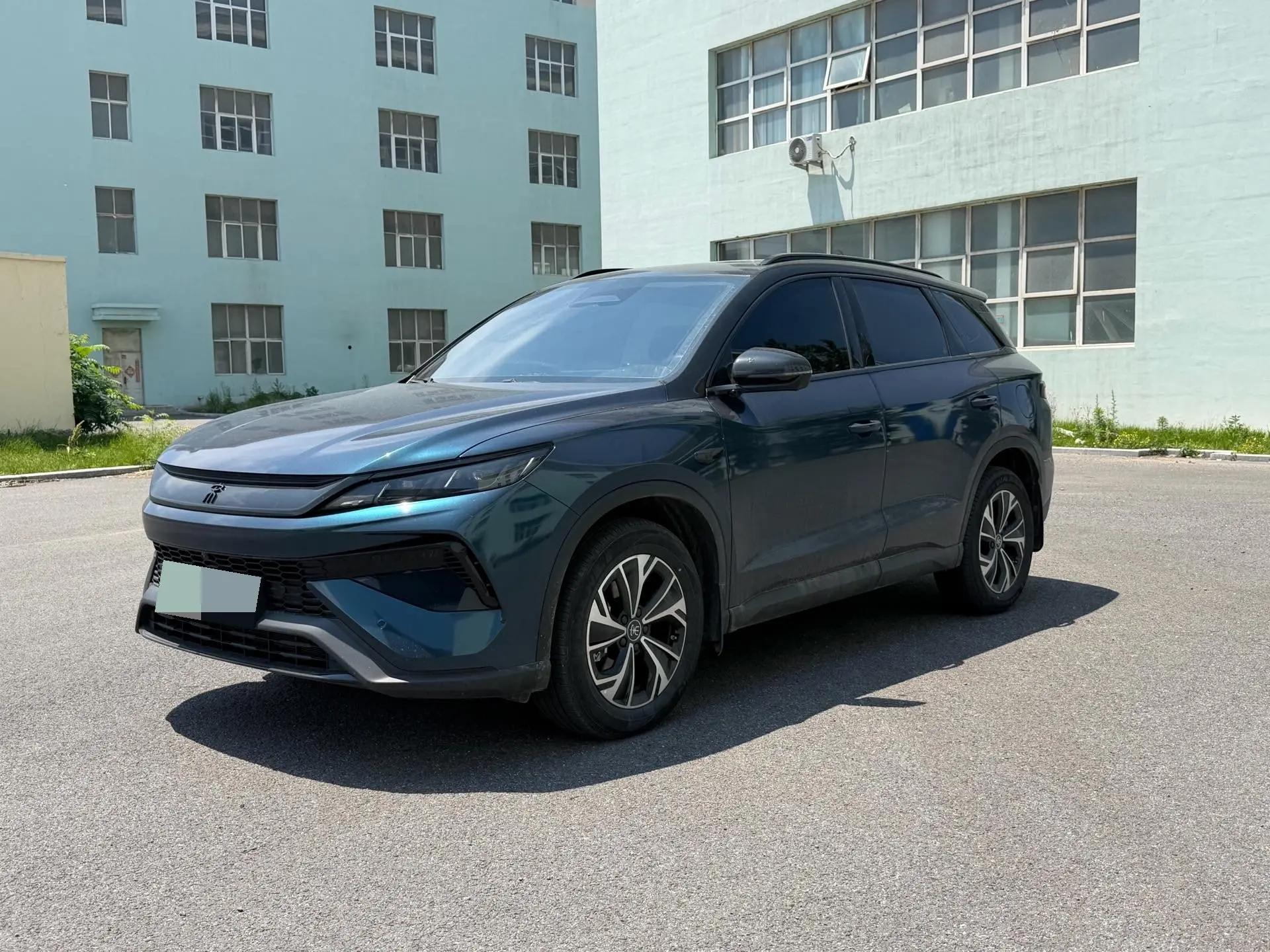 打开图片灯箱:BYD Song Pro New Energy 2025 Song Pro DM-i 1.5 Stepless Smart Driving Edition 75KM Exceed Automatic Gear
