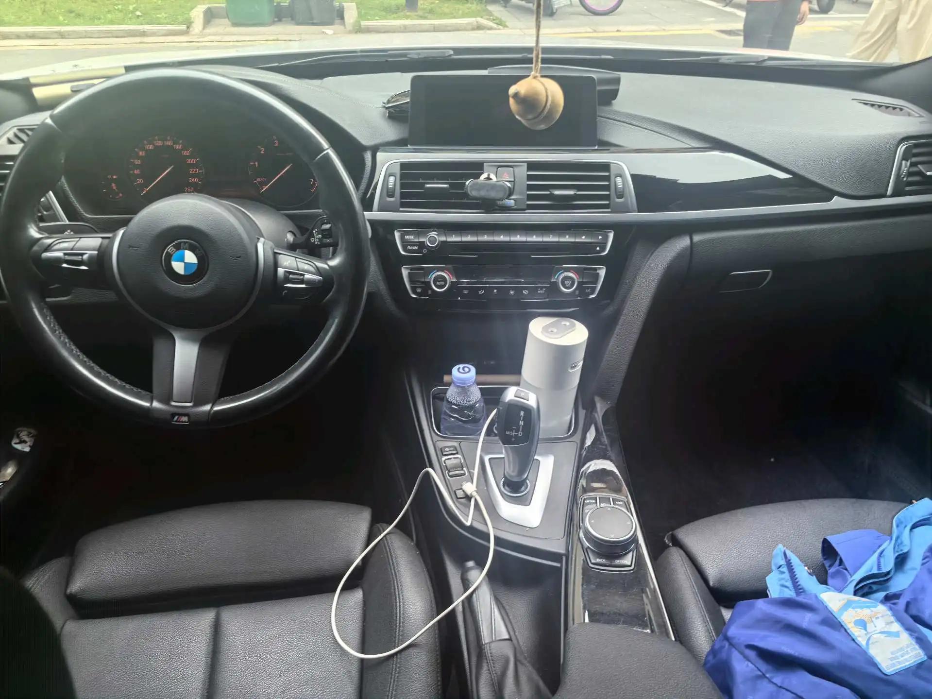 BMW 3 GT 2020 320i M sports suit 4