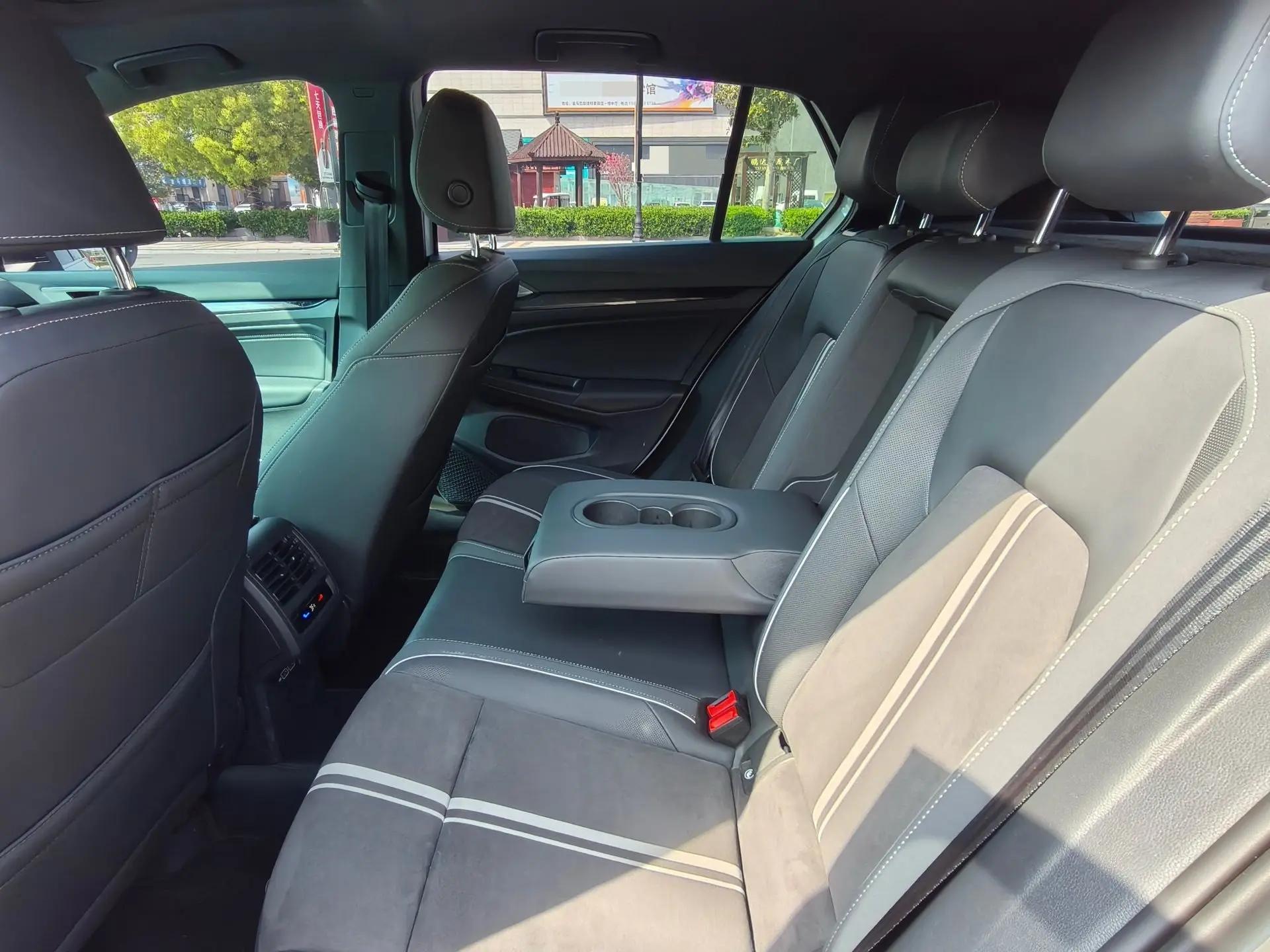 Volkswagen 2023 Golf 8 R-Line 1.4TSI 280TSI Lite Automatic 6