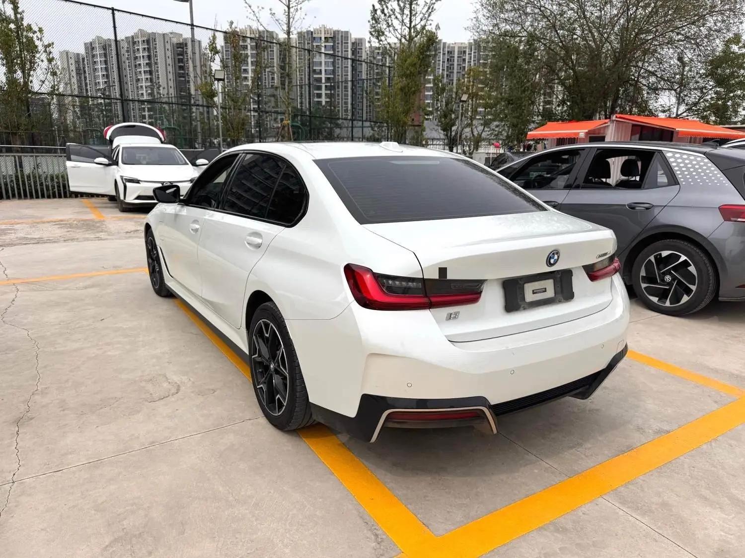 BMW 2023 i3 eDrive 40 L obsidian night suit automatic gear 4