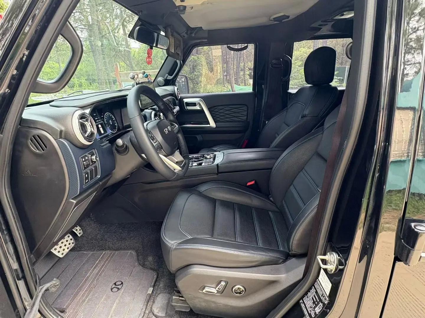 Beijing BJ40 2020 2.0T Automatic Four-wheel Drive City Hunter Edition Chivalrous Type 4