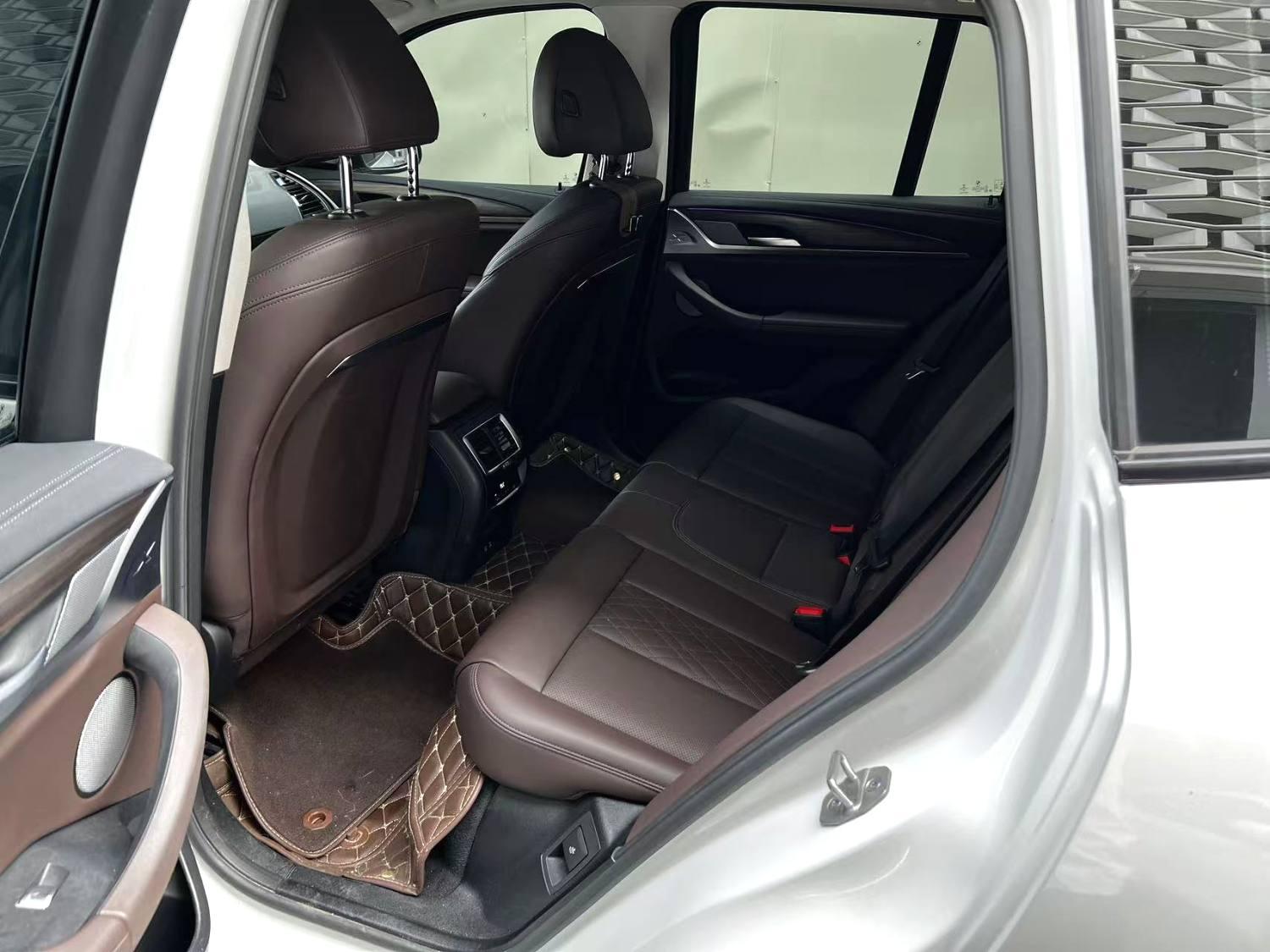 BMW X3 2022 xDrive30i Leading M Obsidian Night Suit 4