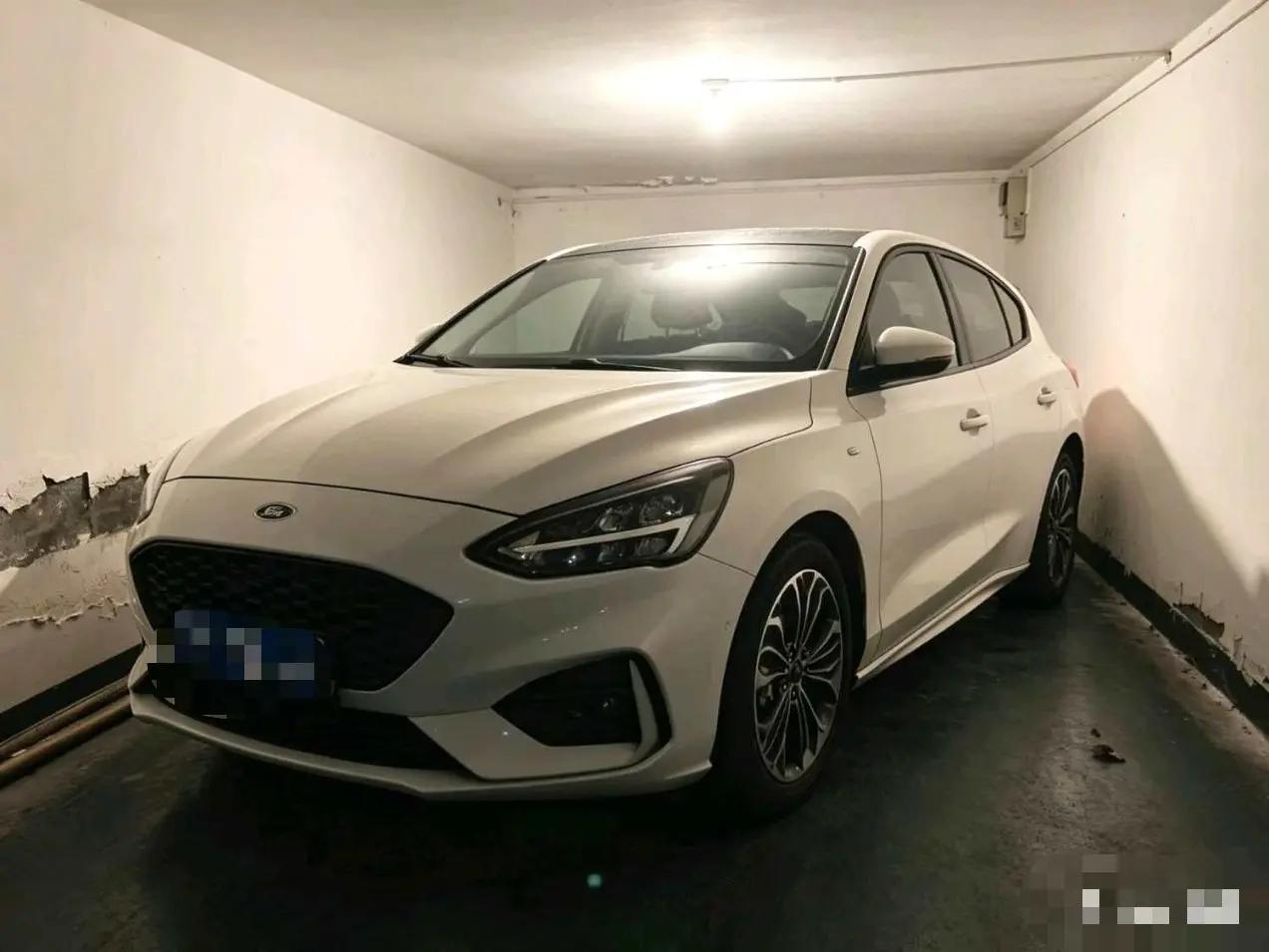 Fox 2021 hatchback EcoBoost 180 automatic front tide