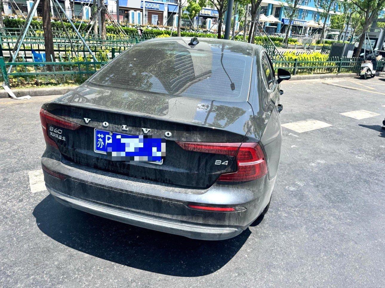 Volvo 2026 S60 48V 2.0T B4 Zhiyi Deluxe Edition Automatic Gear 2